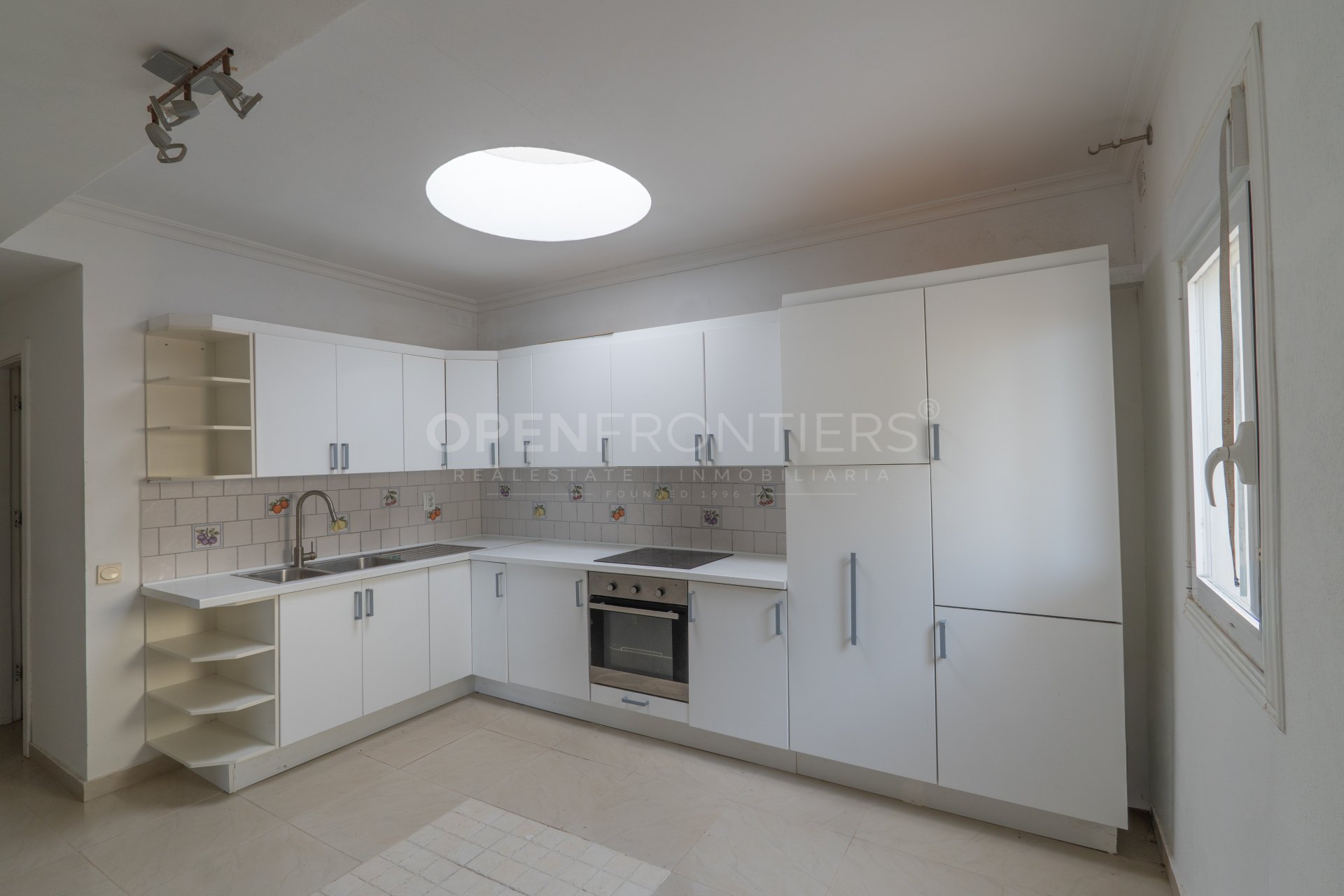 Front Line Beach Villa with Panoramic Views in Torreguadiaro, Sotogrande