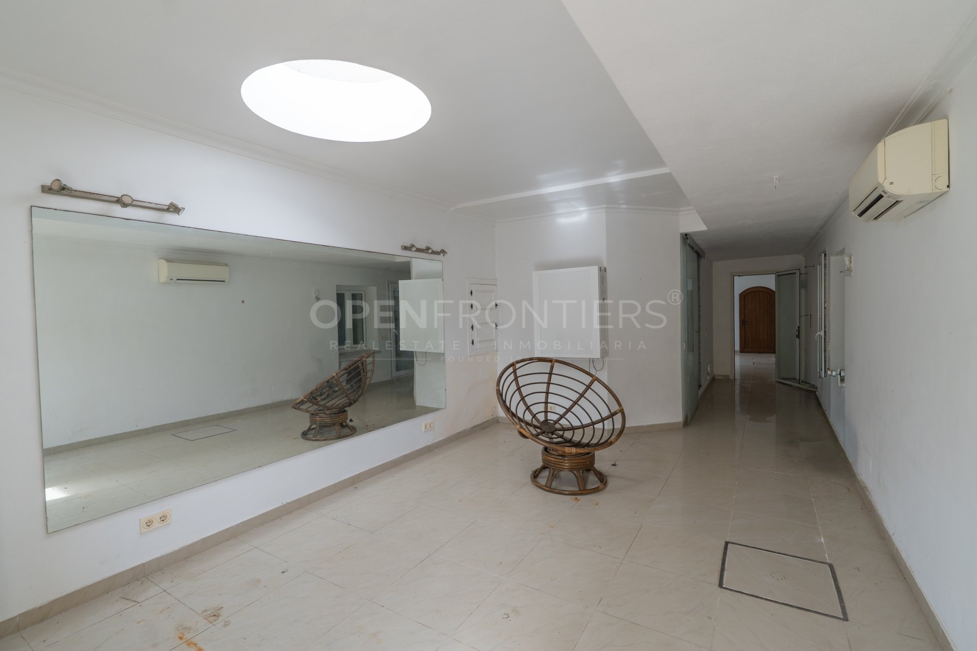 Front Line Beach Villa with Panoramic Views in Torreguadiaro, Sotogrande