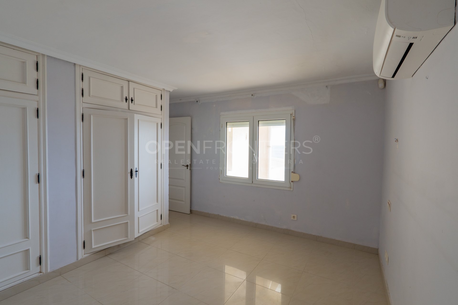 Front Line Beach Villa with Panoramic Views in Torreguadiaro, Sotogrande