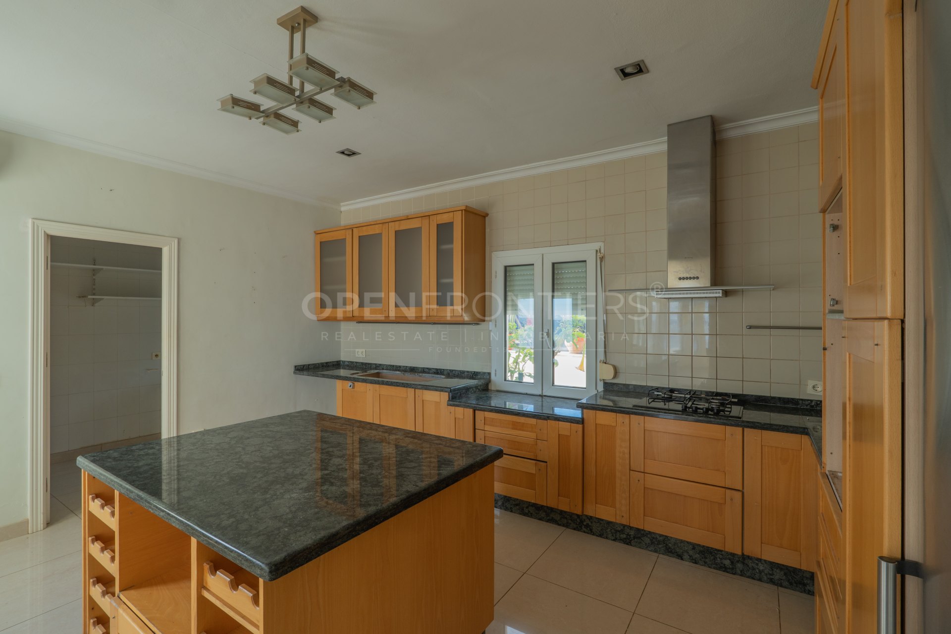 Front Line Beach Villa with Panoramic Views in Torreguadiaro, Sotogrande
