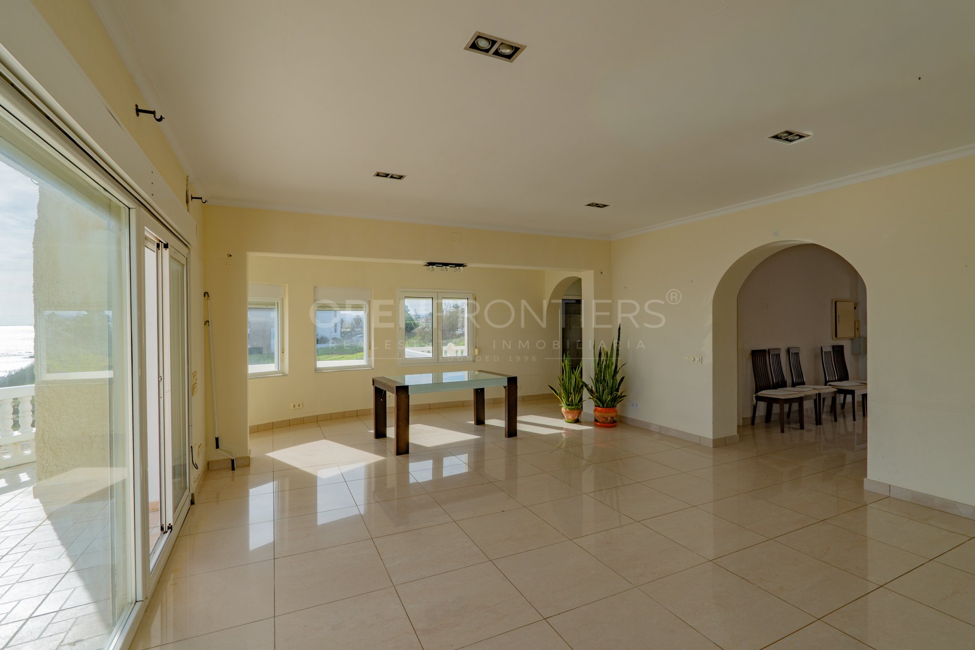 Front Line Beach Villa with Panoramic Views in Torreguadiaro, Sotogrande