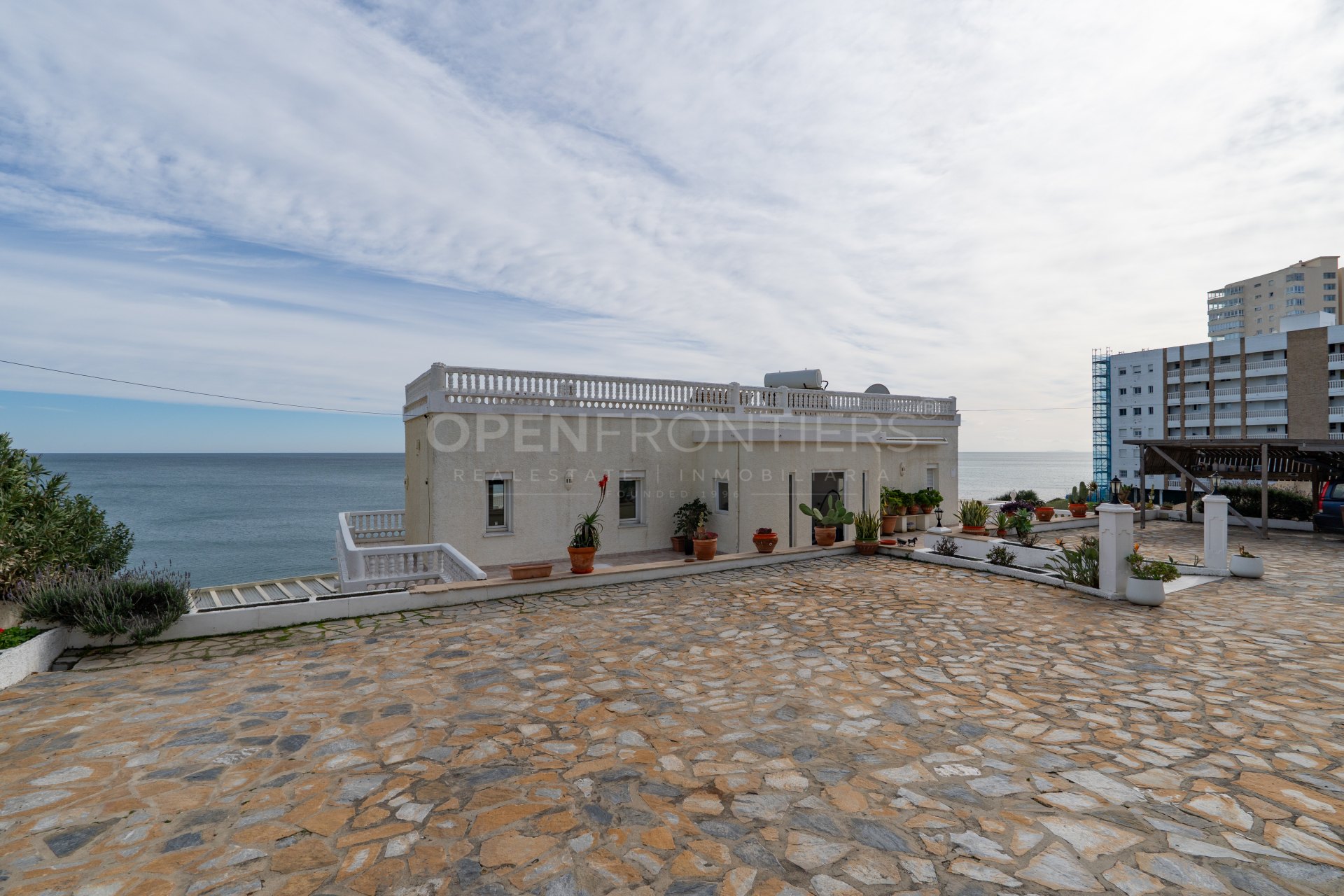 Front Line Beach Villa with Panoramic Views in Torreguadiaro, Sotogrande