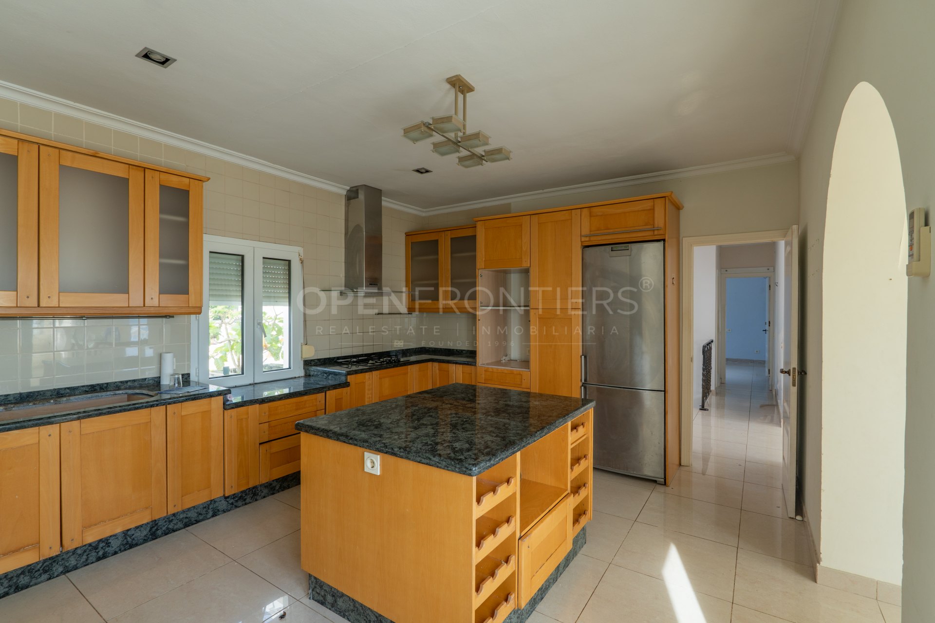 Front Line Beach Villa with Panoramic Views in Torreguadiaro, Sotogrande