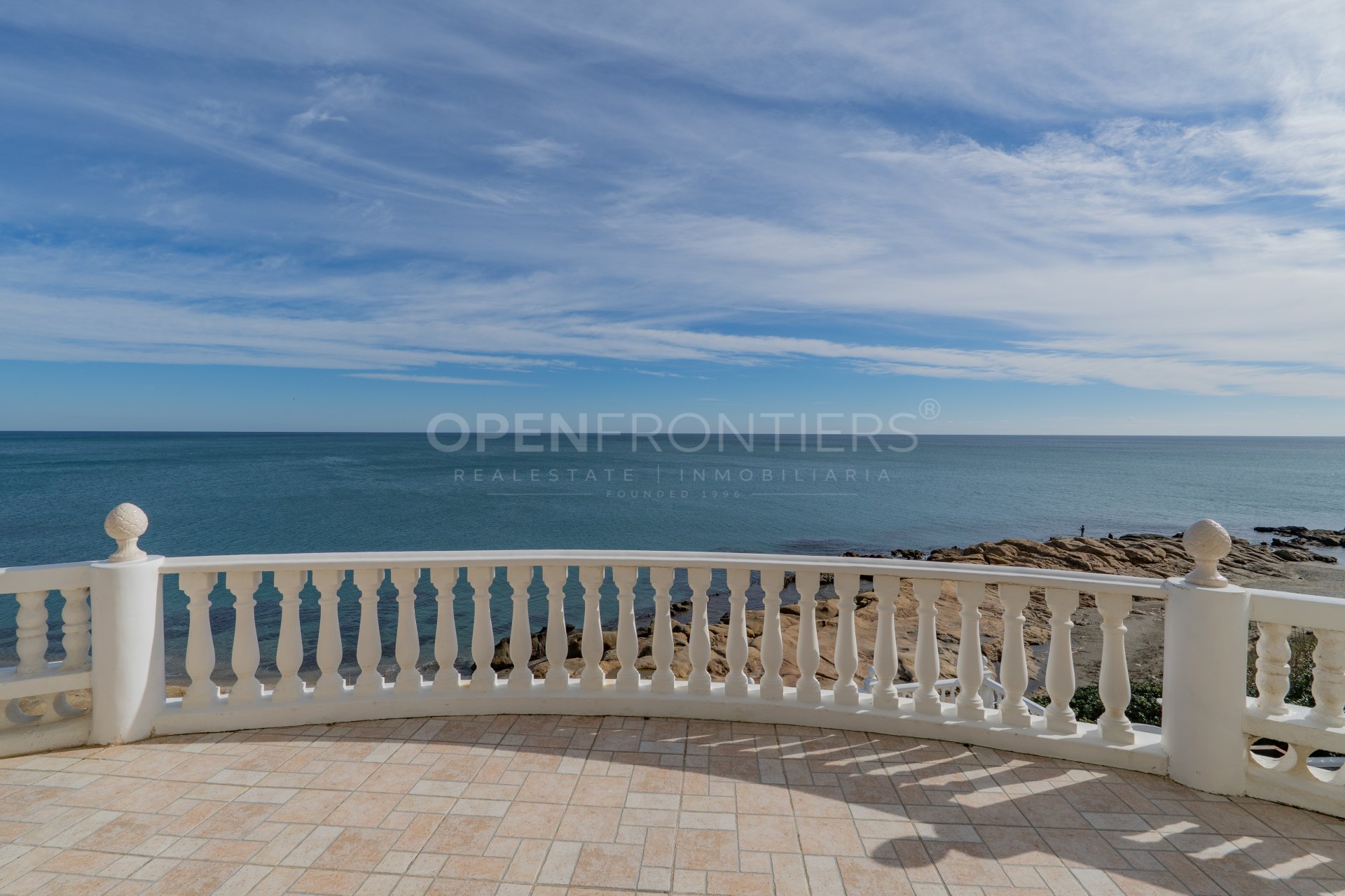 Front Line Beach Villa with Panoramic Views in Torreguadiaro, Sotogrande