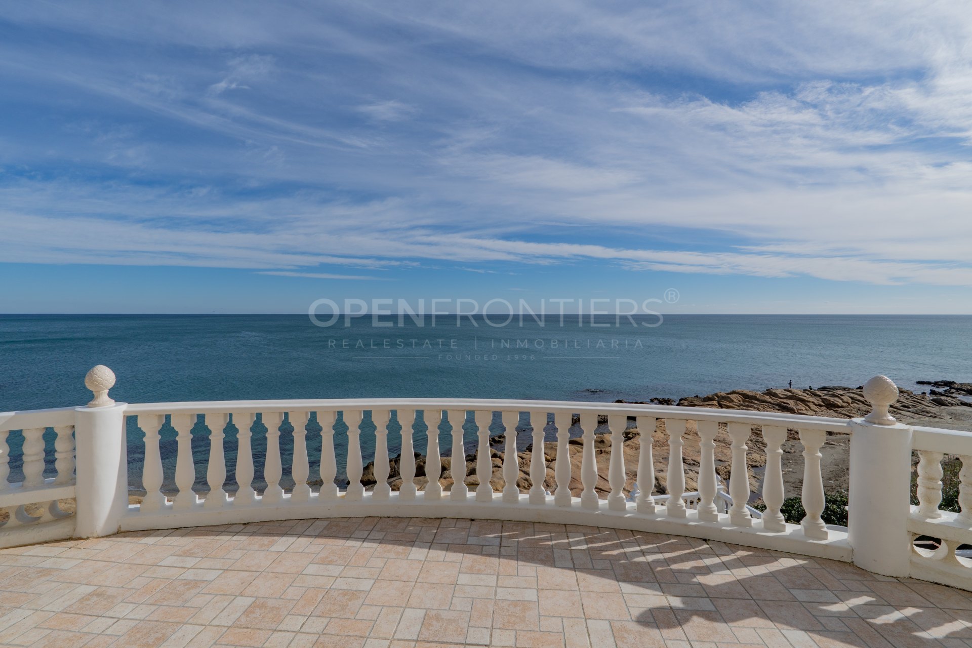 Front Line Beach Villa with Panoramic Views in Torreguadiaro, Sotogrande