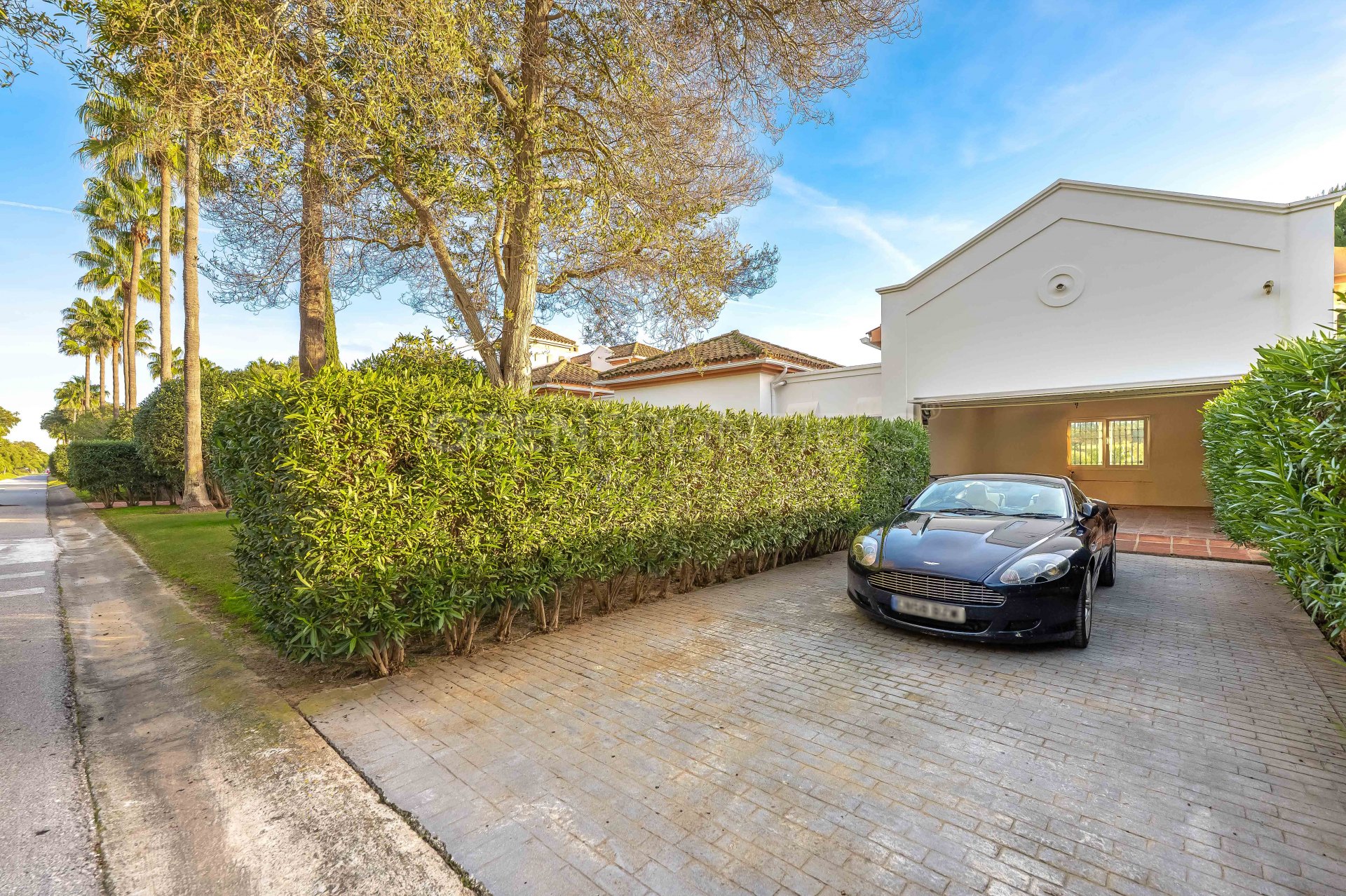 Villa La Alegría: Exceptional Six-Bedroom Villa in Zona F, Sotogrande Alto