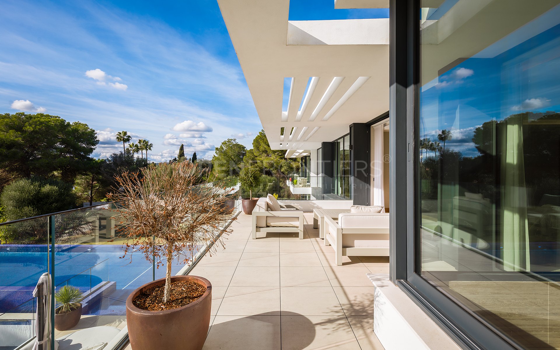 Casa La Colina, villa contemporánea en Kings & Queens, Sotogrande Costa
