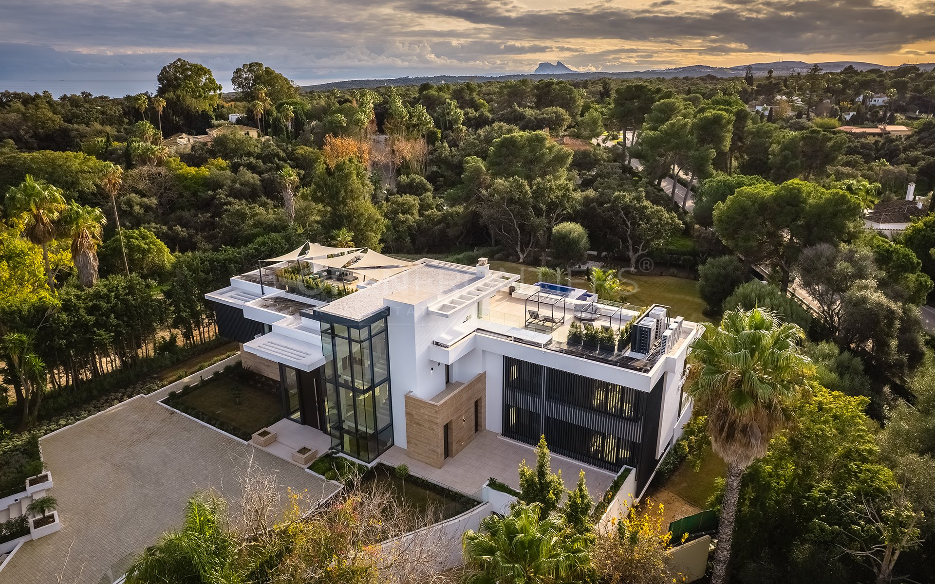 Casa La Colina, villa contemporánea en Kings & Queens, Sotogrande Costa