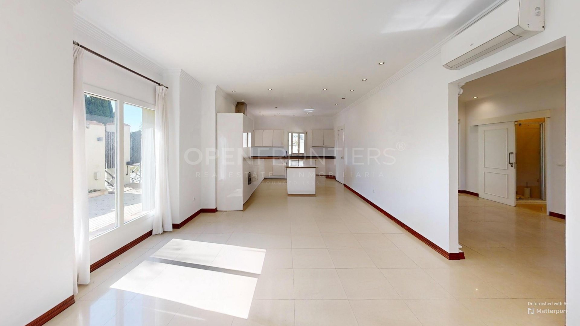 Elegant detached villa with private pool in Sotogrande Costa