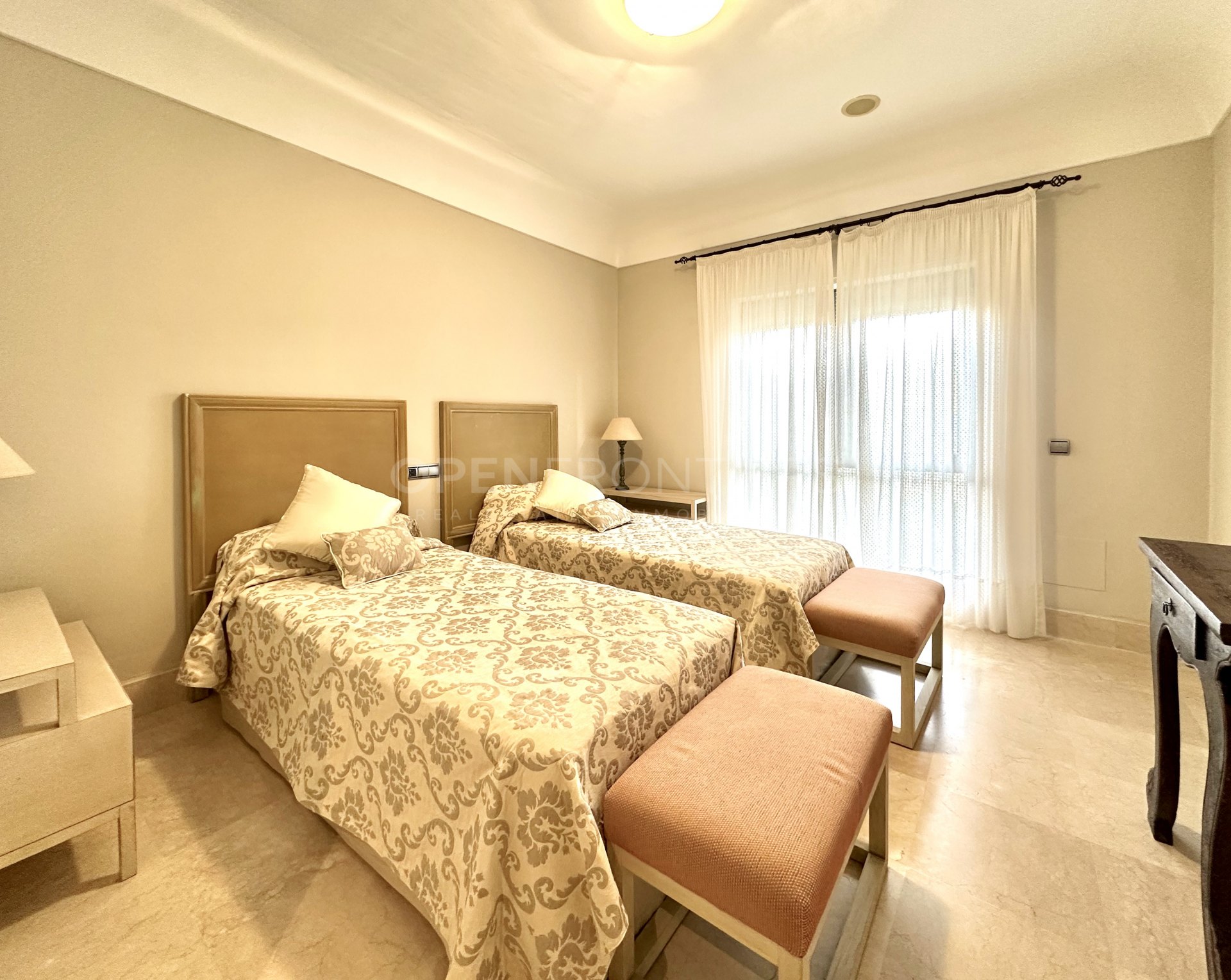 Exclusivo apartamento con jardín privado en Ribera del Río, Sotogrande Marina