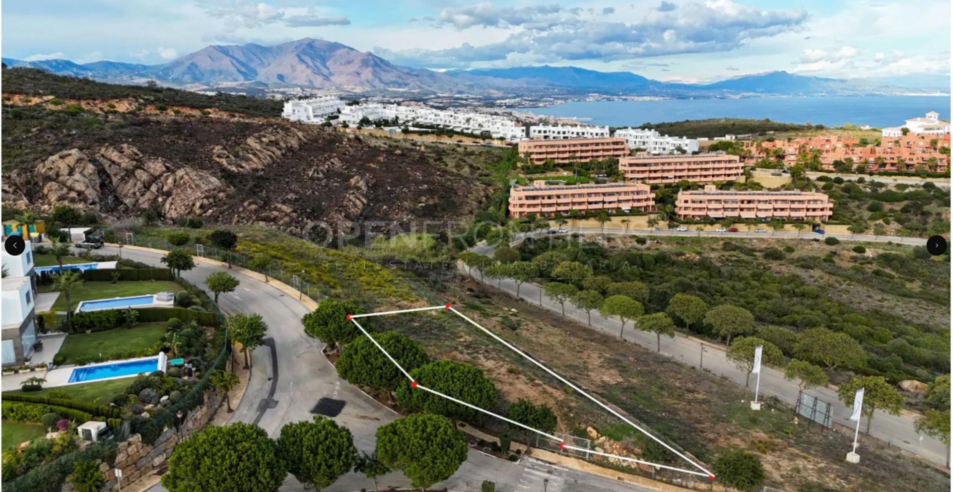 Plot with Sea and Mountain Views in Bahia de las Rocas, Manilva