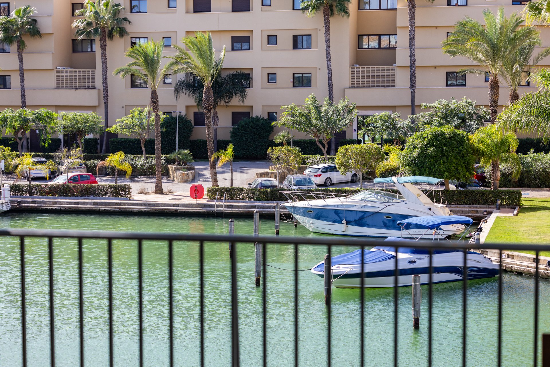 Apartamento de 3 dormitorios en Isla Carey con vistas a la Marina de Sotogrande