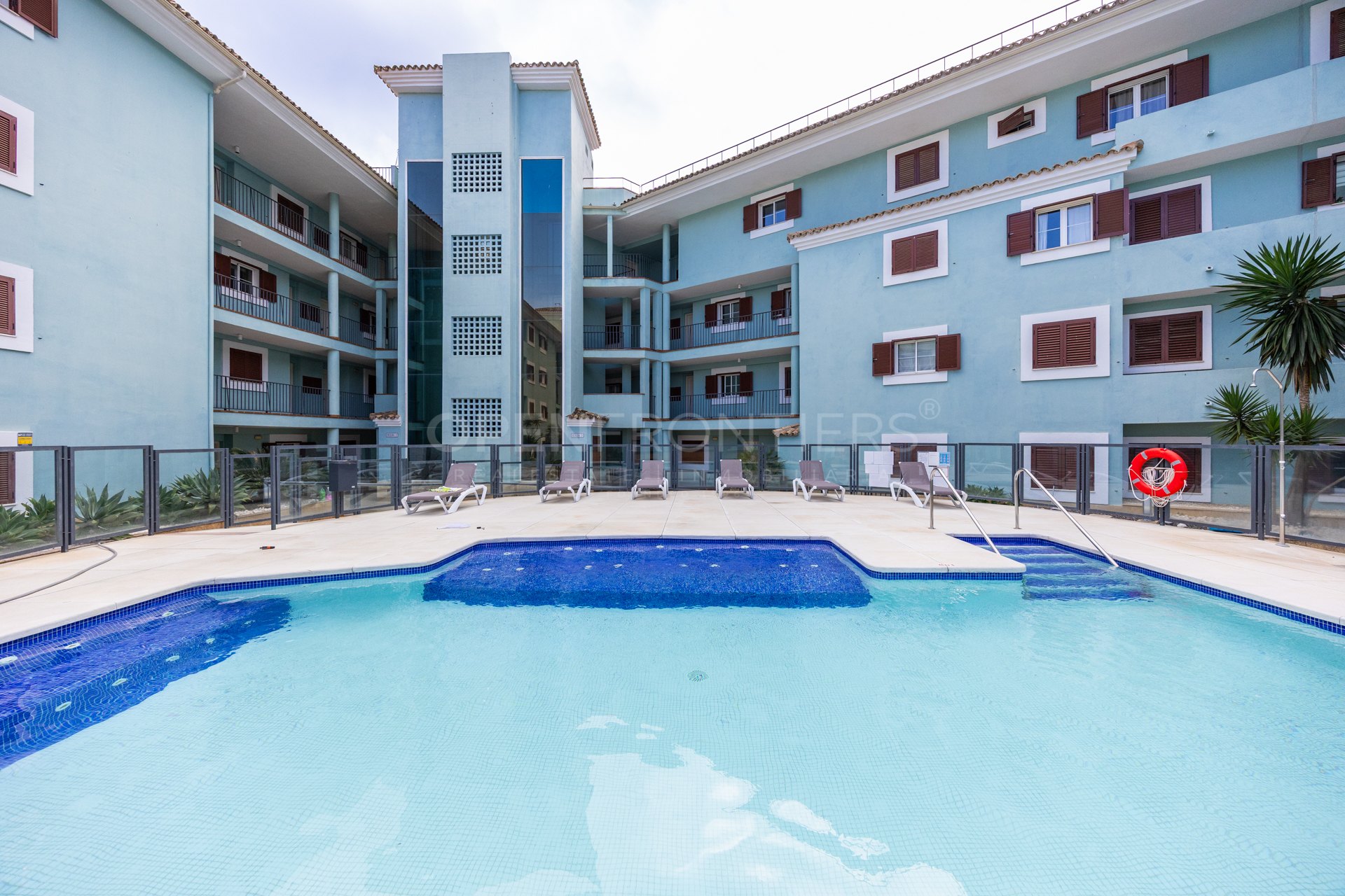 Apartamento de 3 dormitorios en Isla Carey con vistas a la Marina de Sotogrande