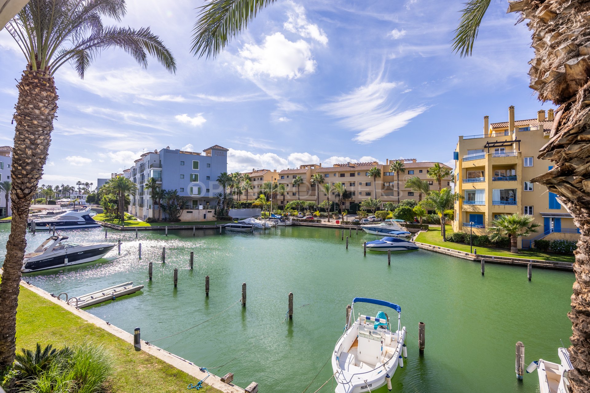 Apartamento de 3 dormitorios en Isla Carey con vistas a la Marina de Sotogrande
