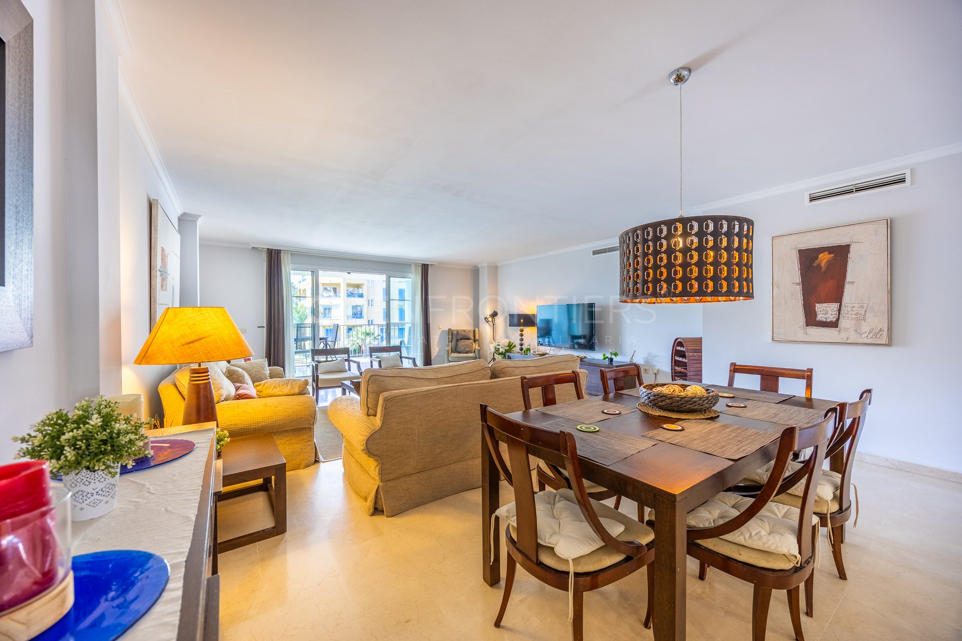 Apartamento de 3 dormitorios en Isla Carey con vistas a la Marina de Sotogrande