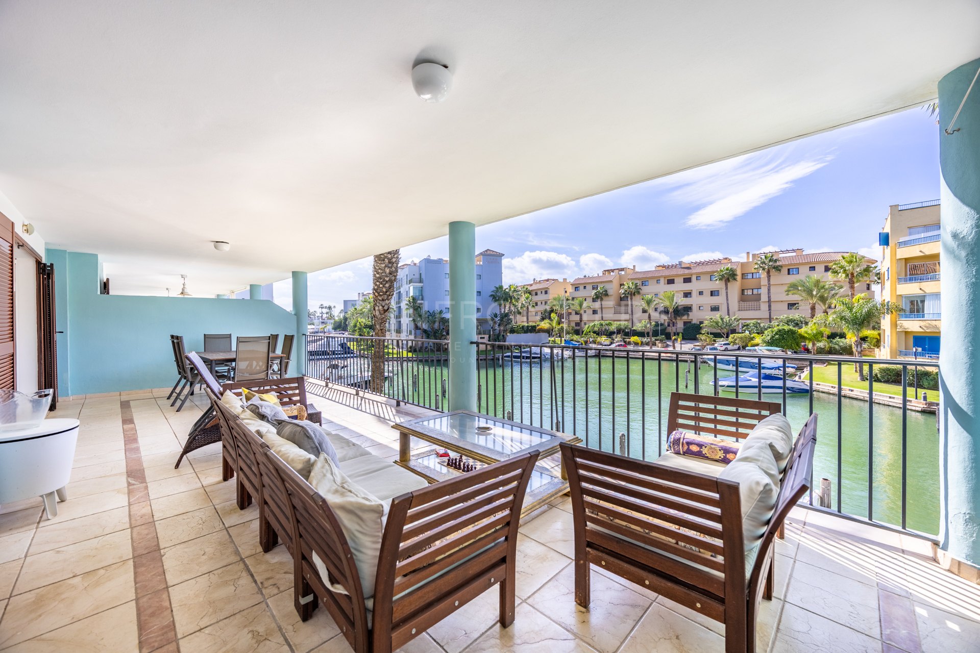 Apartamento de 3 dormitorios en Isla Carey con vistas a la Marina de Sotogrande