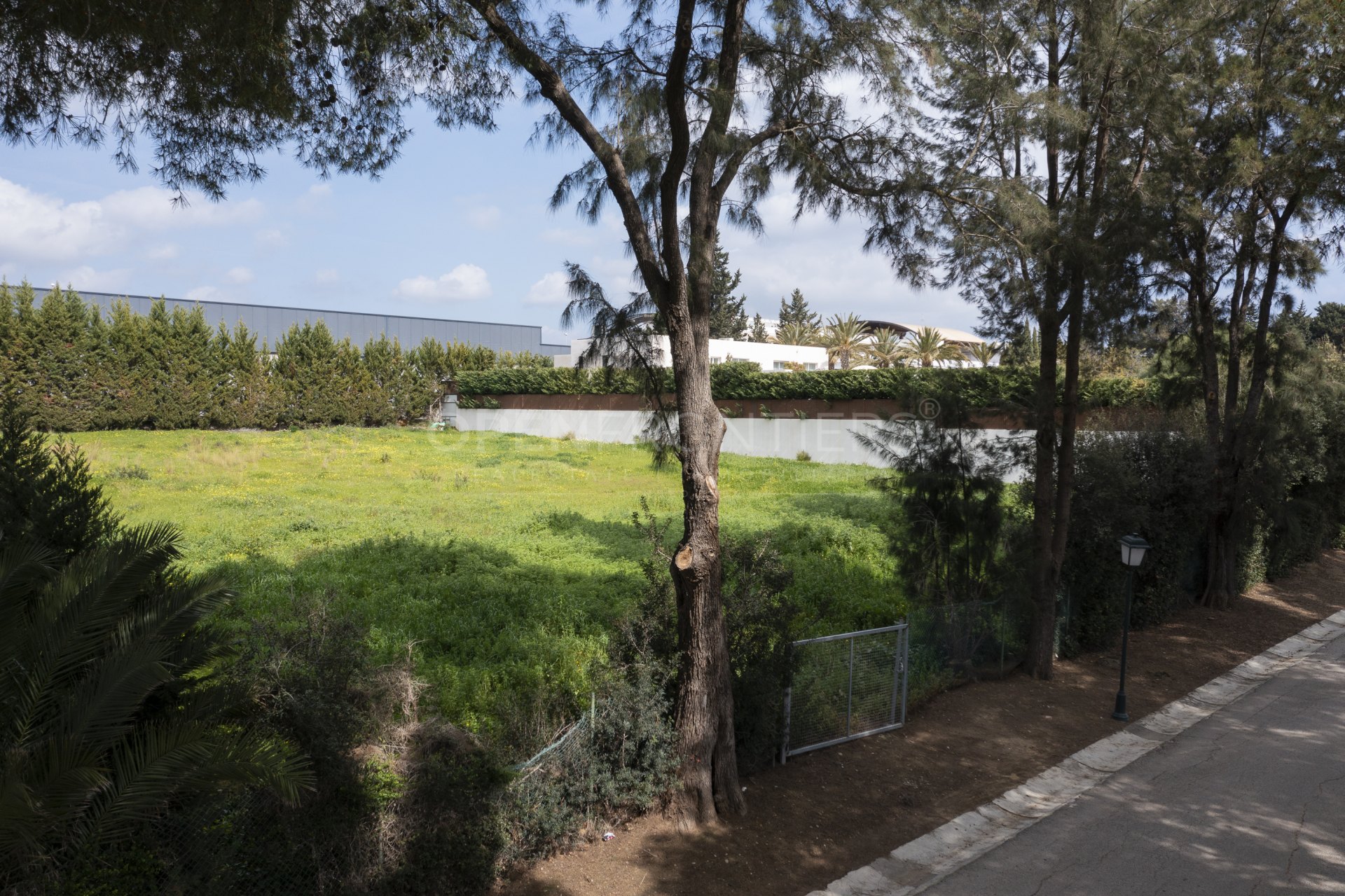 Exclusive plot with project and license in Kings & Queens Sotogrande