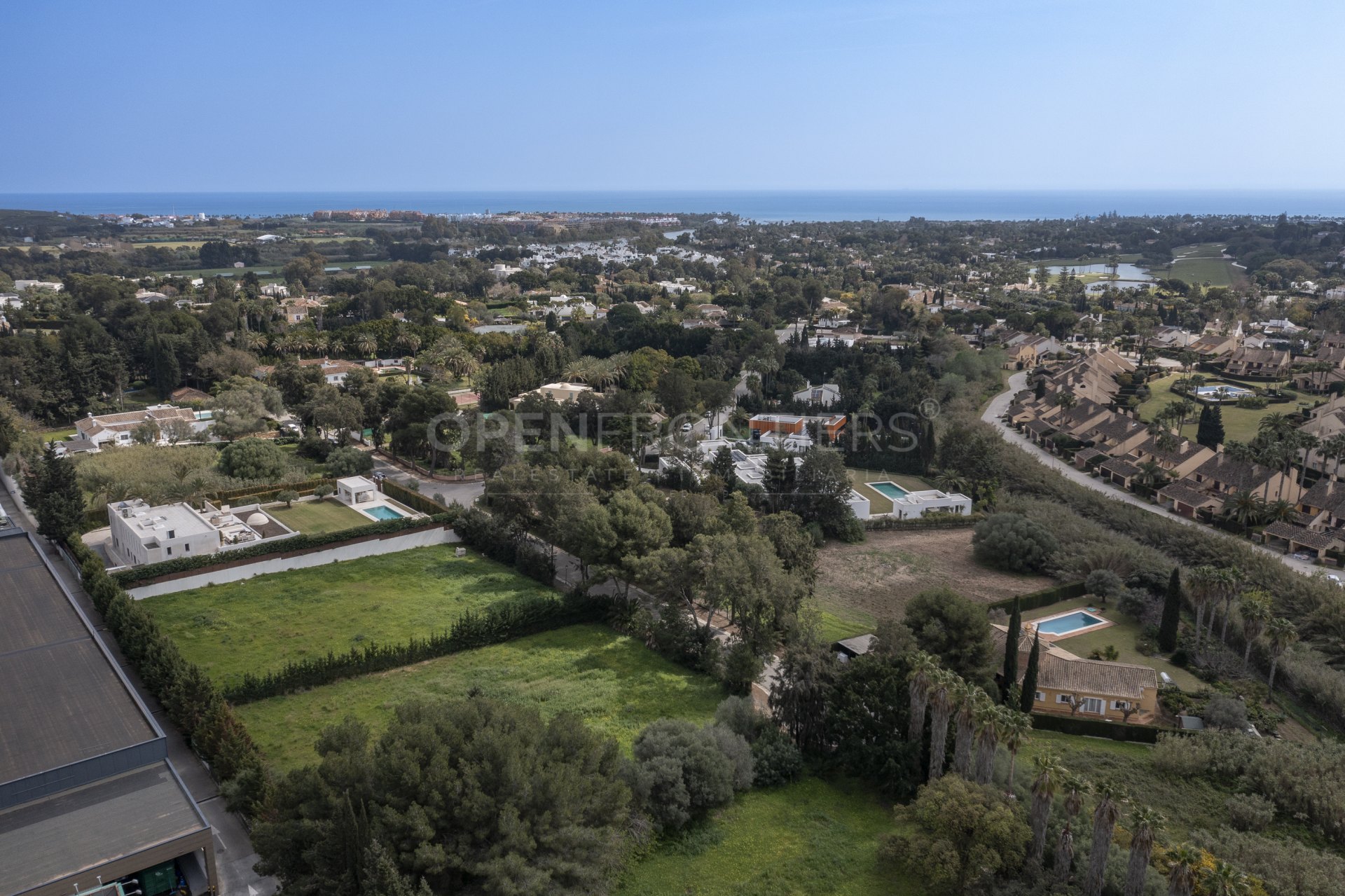 Exclusive plot with project and license in Kings & Queens Sotogrande