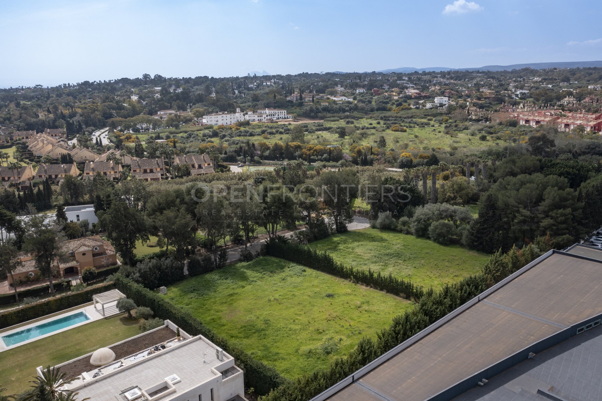 Exclusive plot with project and license in Kings & Queens Sotogrande