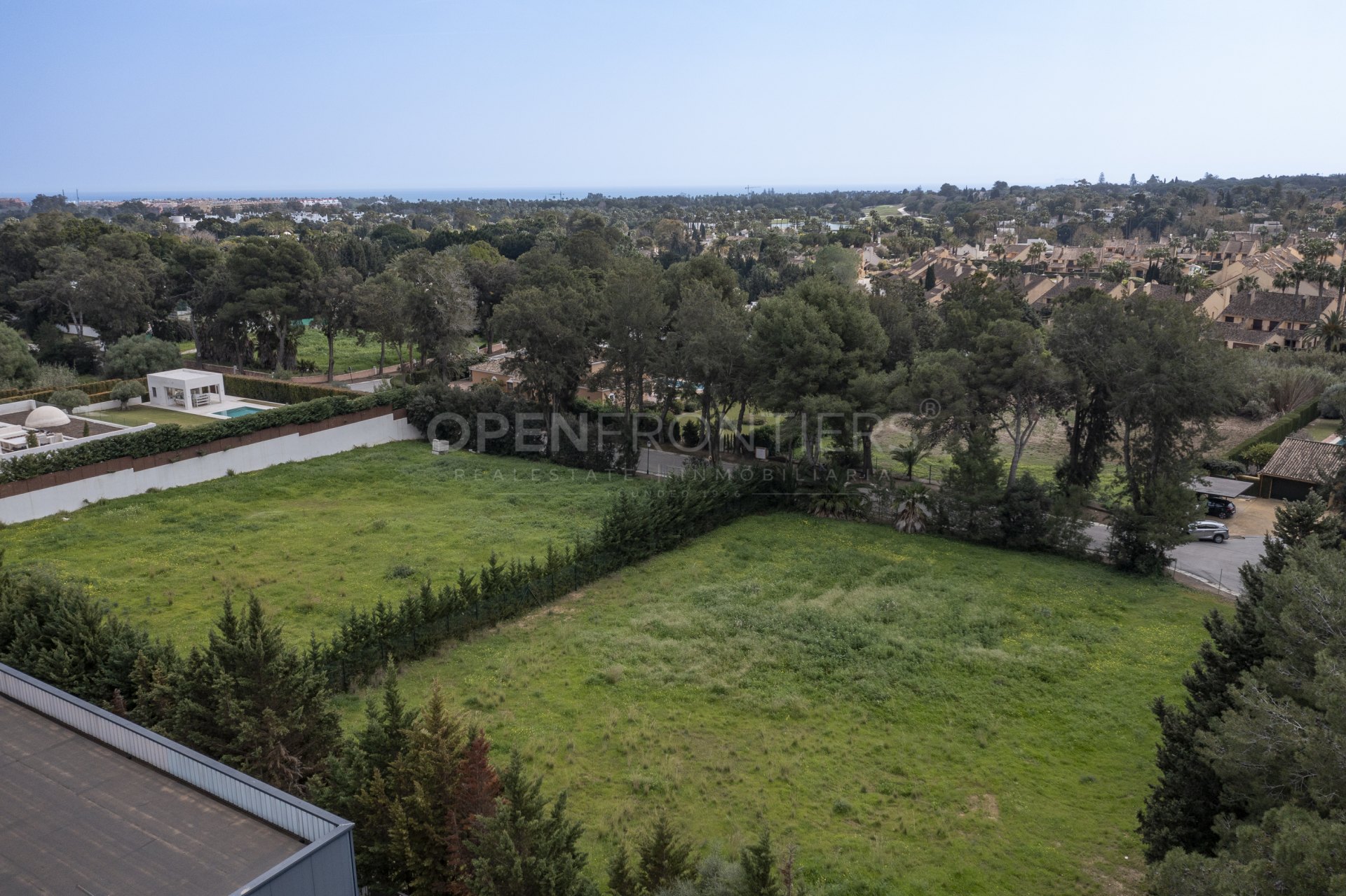 Exclusive plot with project and license in Kings & Queens Sotogrande