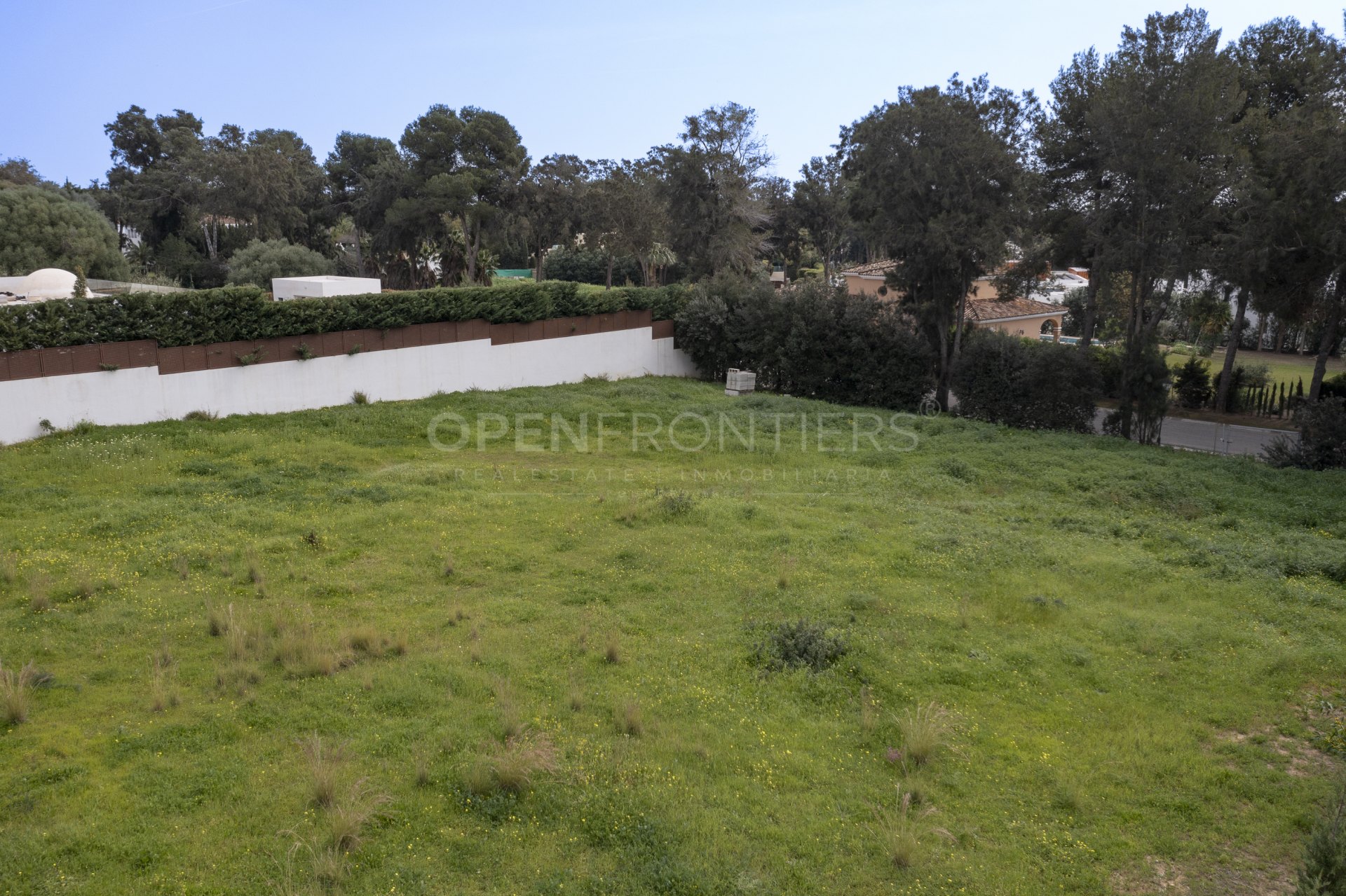 Exclusive plot with project and license in Kings & Queens Sotogrande