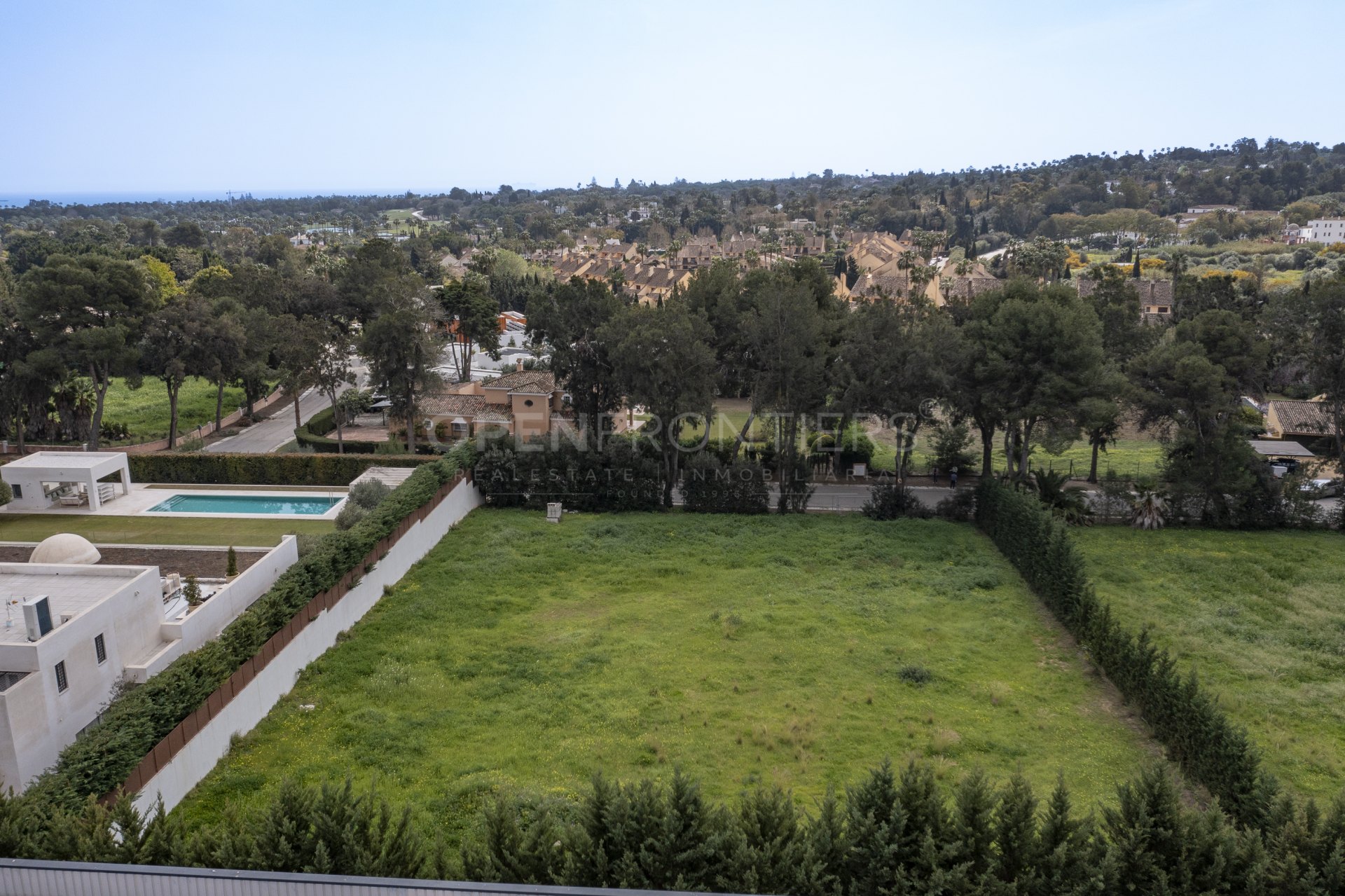 Exclusive plot with project and license in Kings & Queens Sotogrande