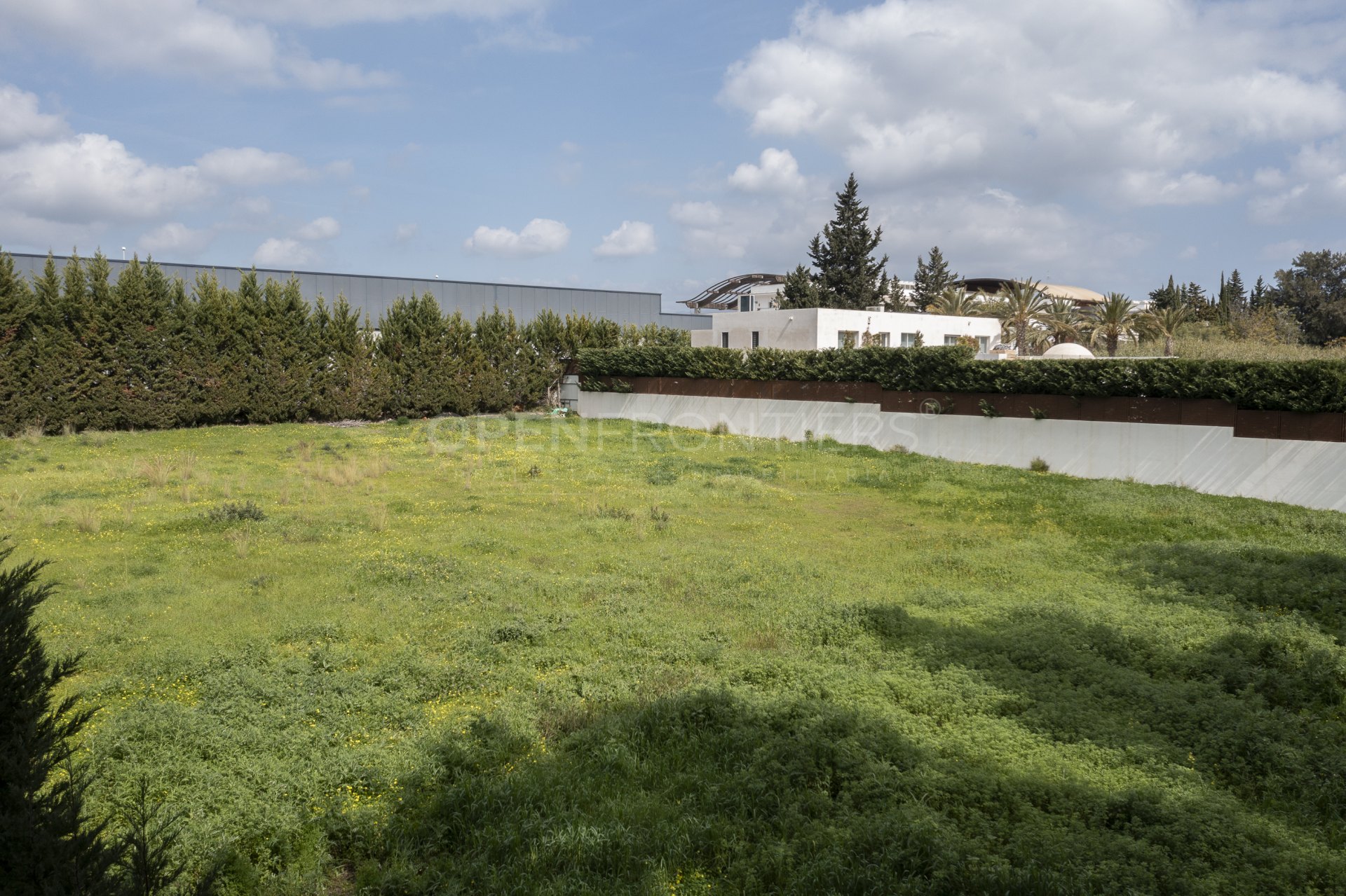 Exclusive plot with project and license in Kings & Queens Sotogrande