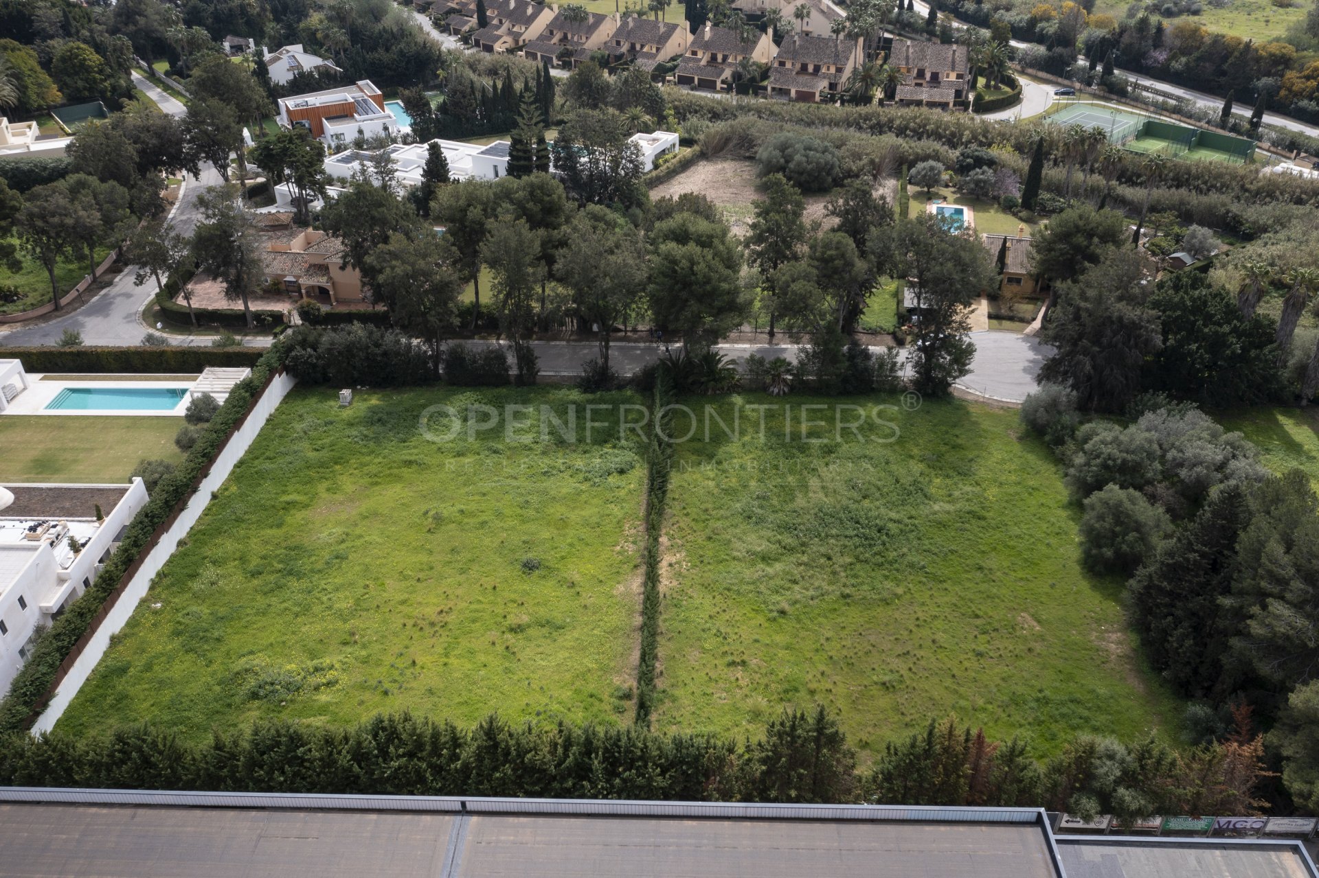 Exclusive plot with project and license in Kings & Queens Sotogrande