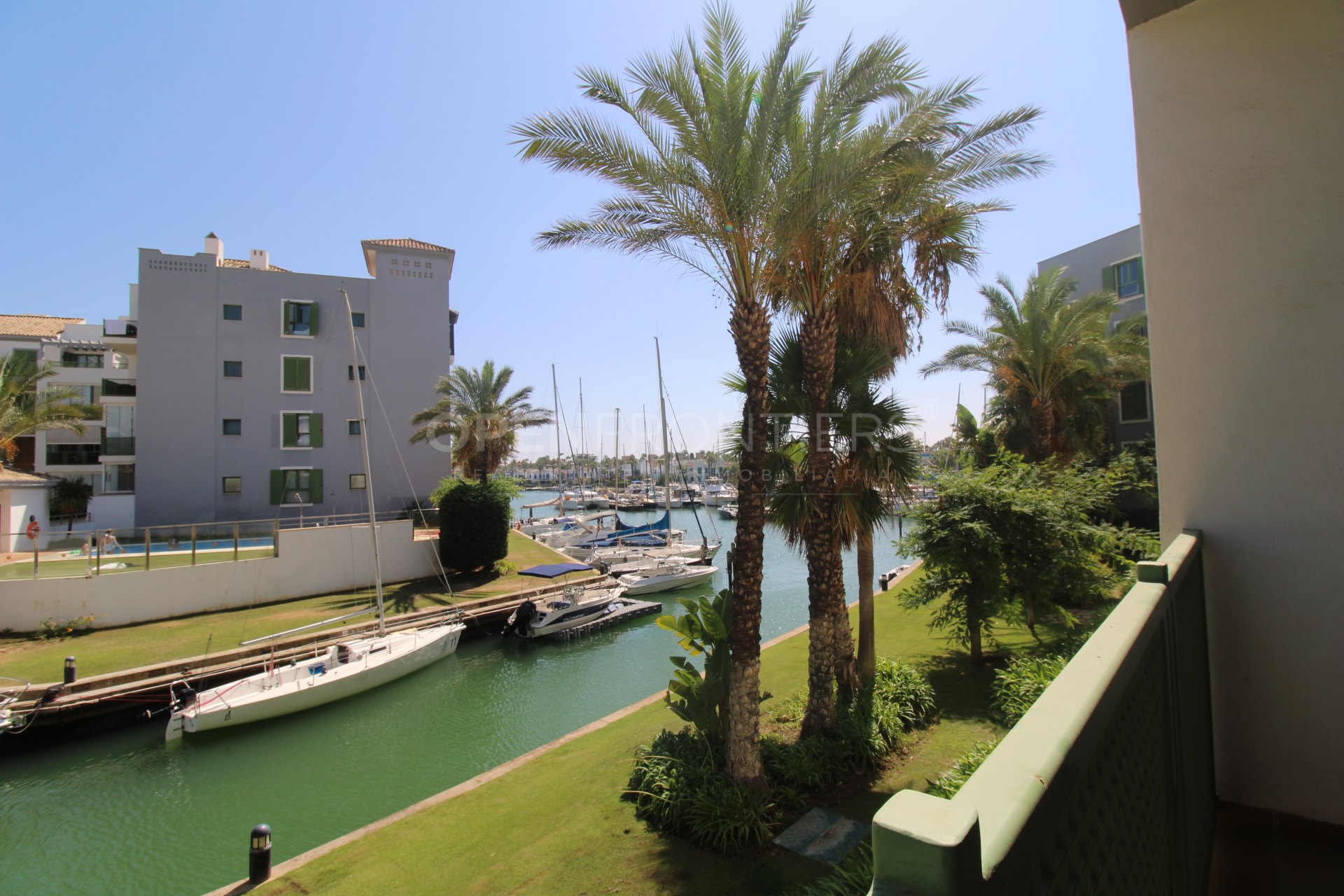 Apartamento Planta Baja en Marina de Sotogrande con gran potencial.