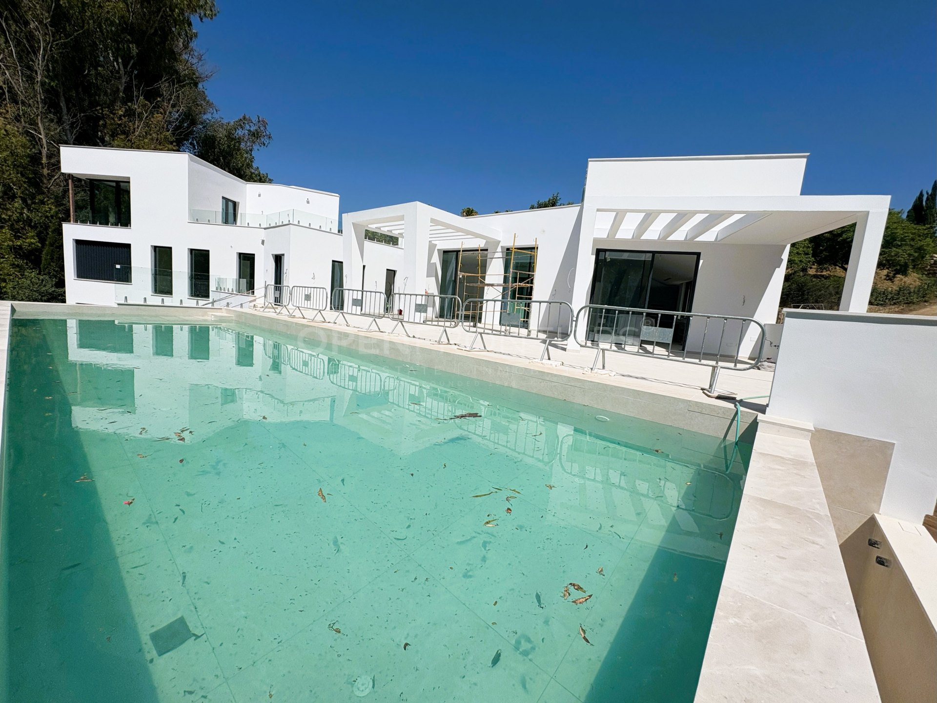 Villa neuve de luxe à Sotogrande Alto avec vue sur la forêt et piscine