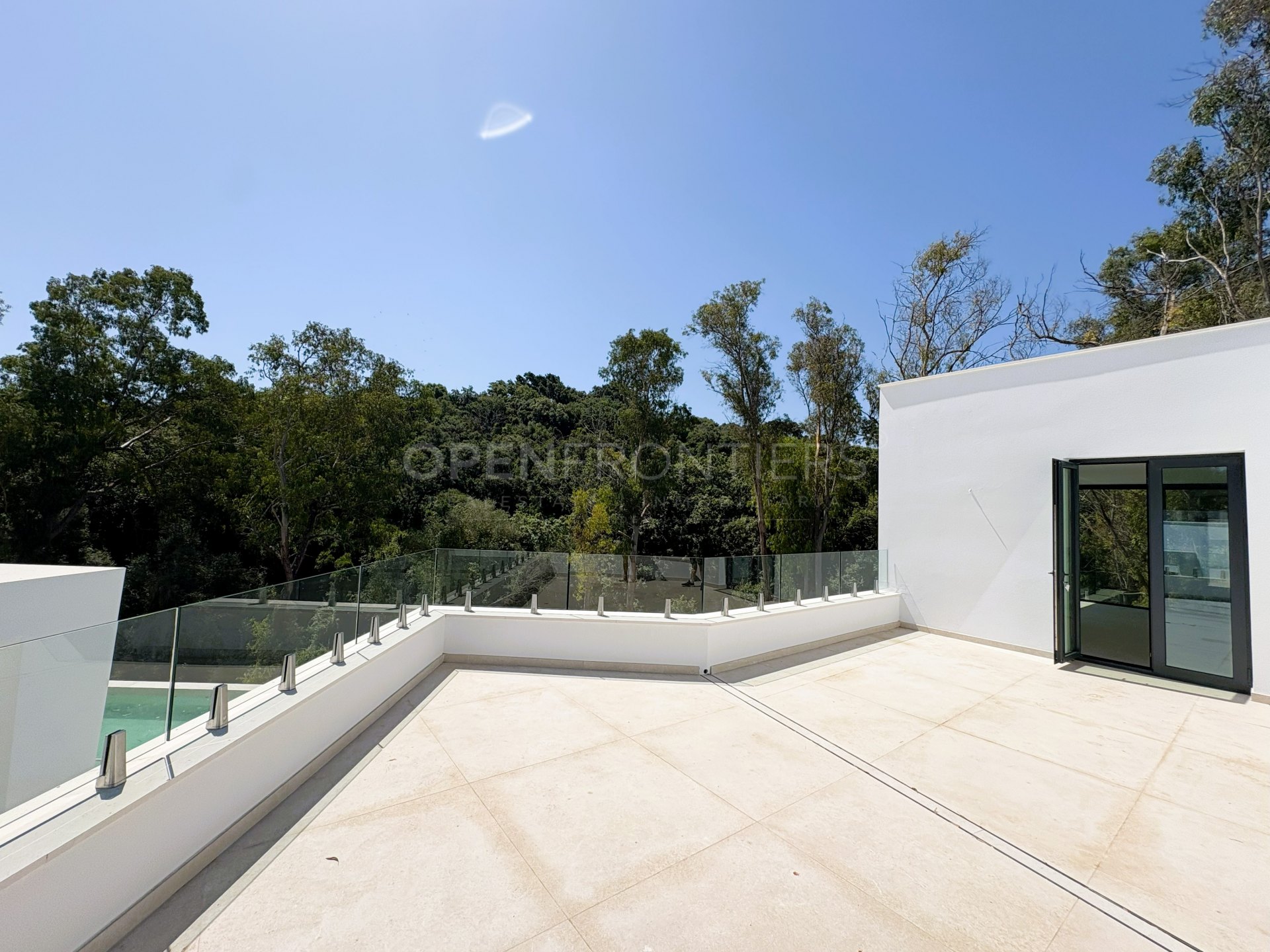Villa neuve de luxe à Sotogrande Alto avec vue sur la forêt et piscine