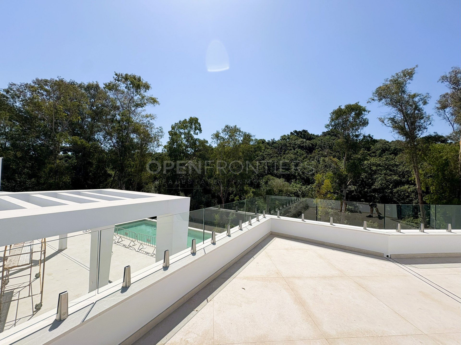 Villa neuve de luxe à Sotogrande Alto avec vue sur la forêt et piscine