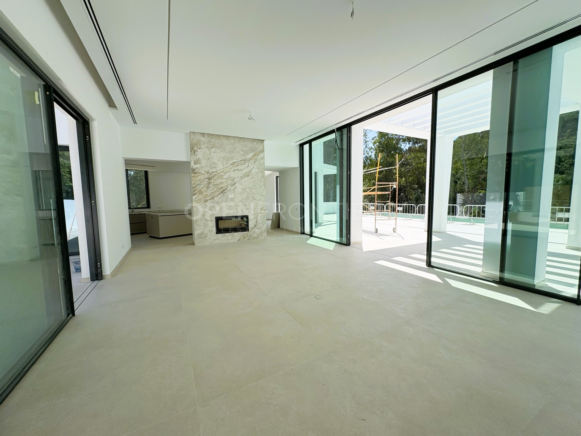 Villa neuve de luxe à Sotogrande Alto avec vue sur la forêt et piscine