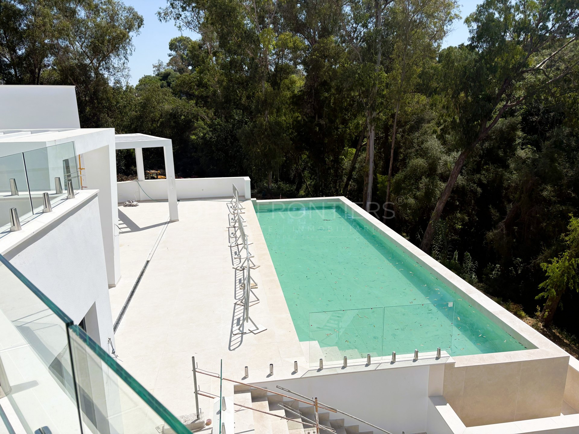 Villa neuve de luxe à Sotogrande Alto avec vue sur la forêt et piscine