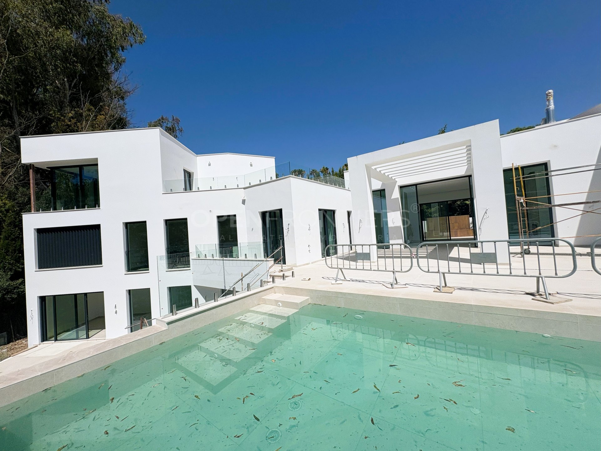 Villa neuve de luxe à Sotogrande Alto avec vue sur la forêt et piscine