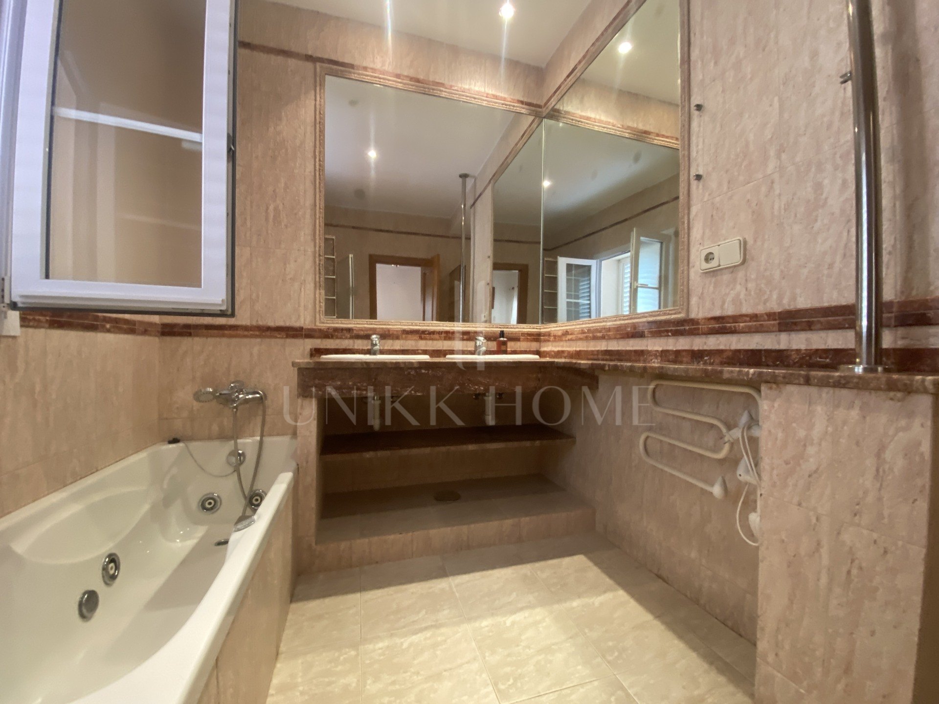 Villa for renovation in Sotogrande Alto