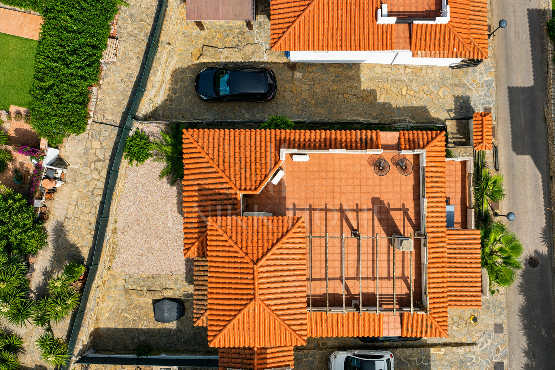 ¡Luminosa Casa Adosada de 6 Dormitorios con Vistas al Mar y Piscina Comunitaria!