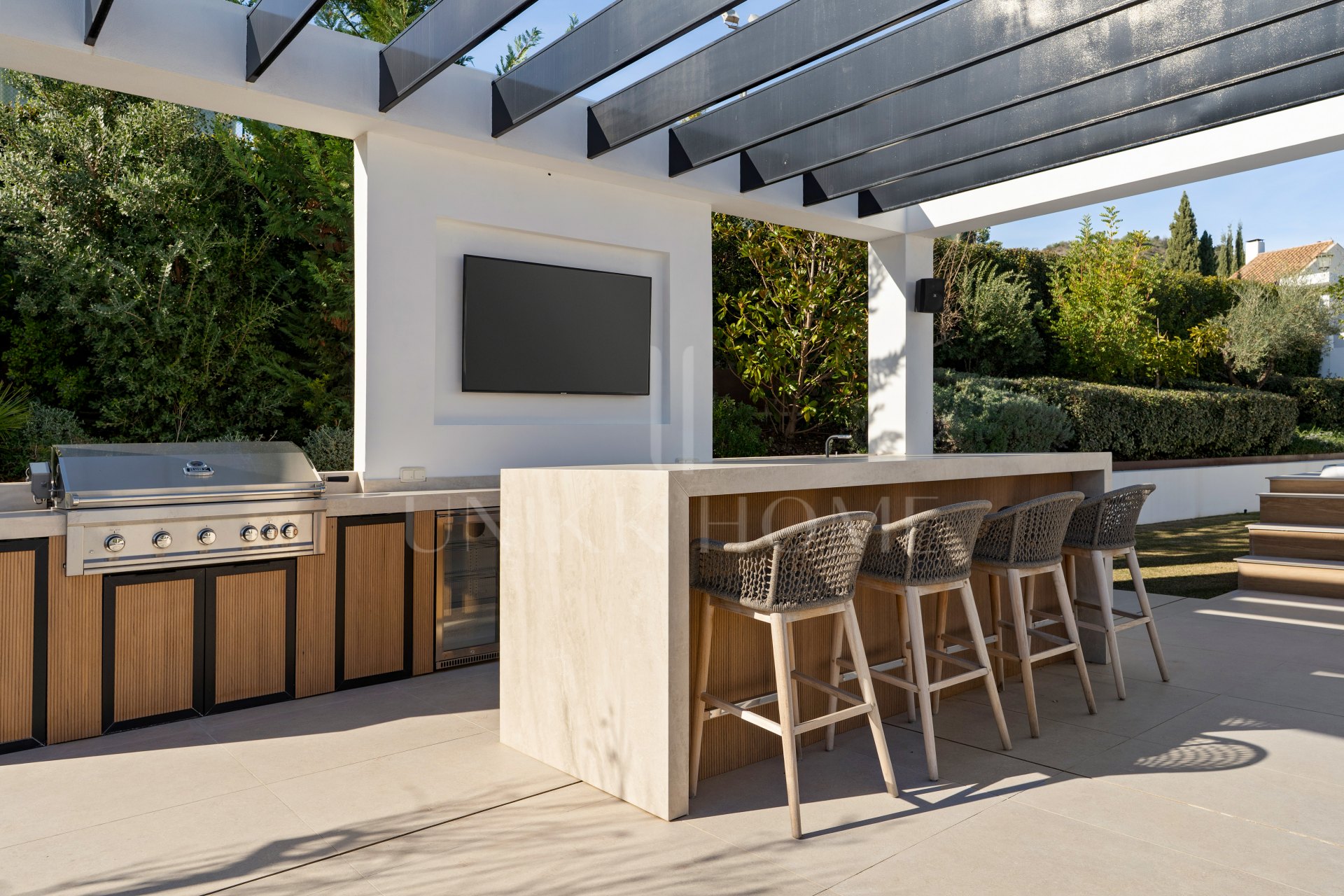 Villa for sale in Los Naranjos, Nueva Andalucia