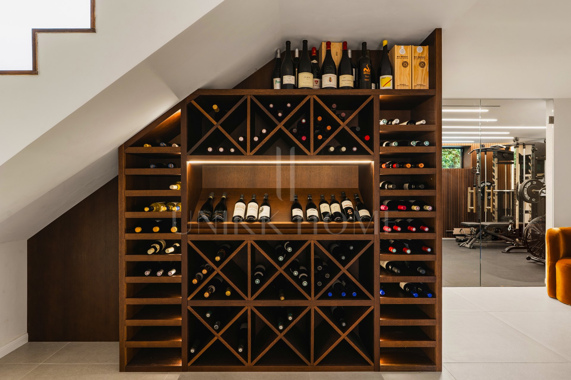 Villa for sale in Los Naranjos, Nueva Andalucia