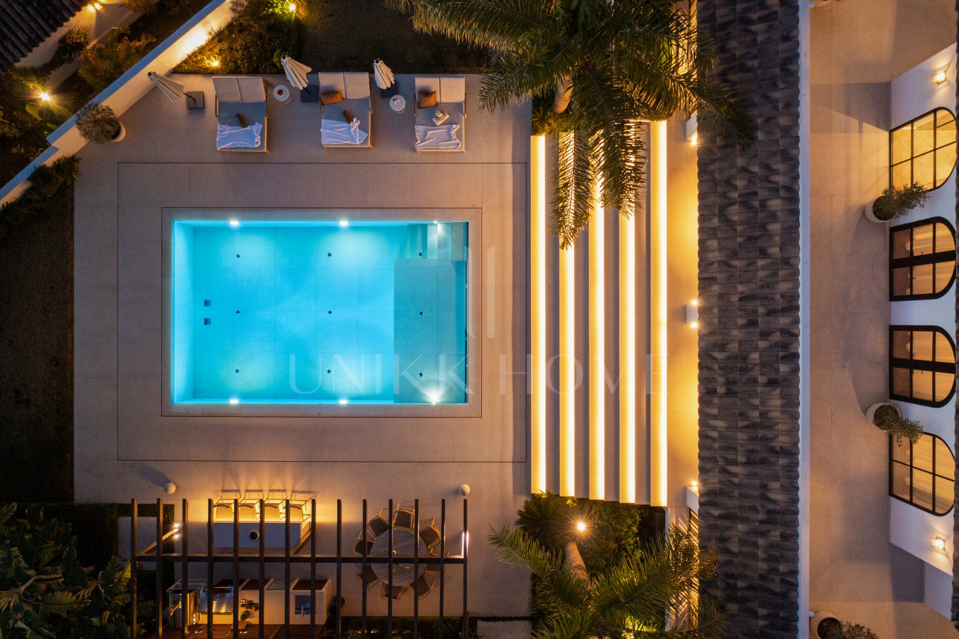 Villa for sale in Los Naranjos, Nueva Andalucia