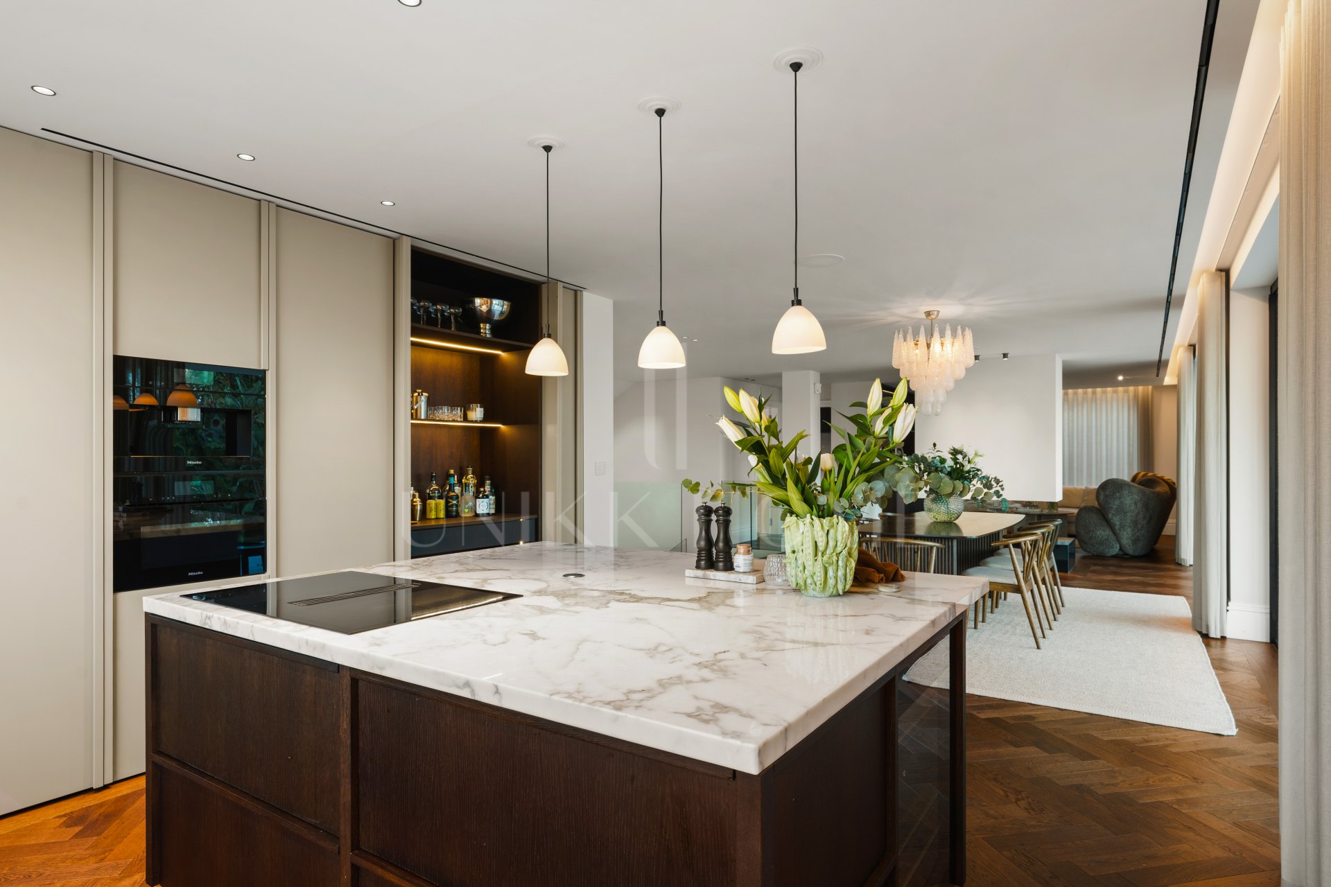 Villa for sale in Los Naranjos, Nueva Andalucia