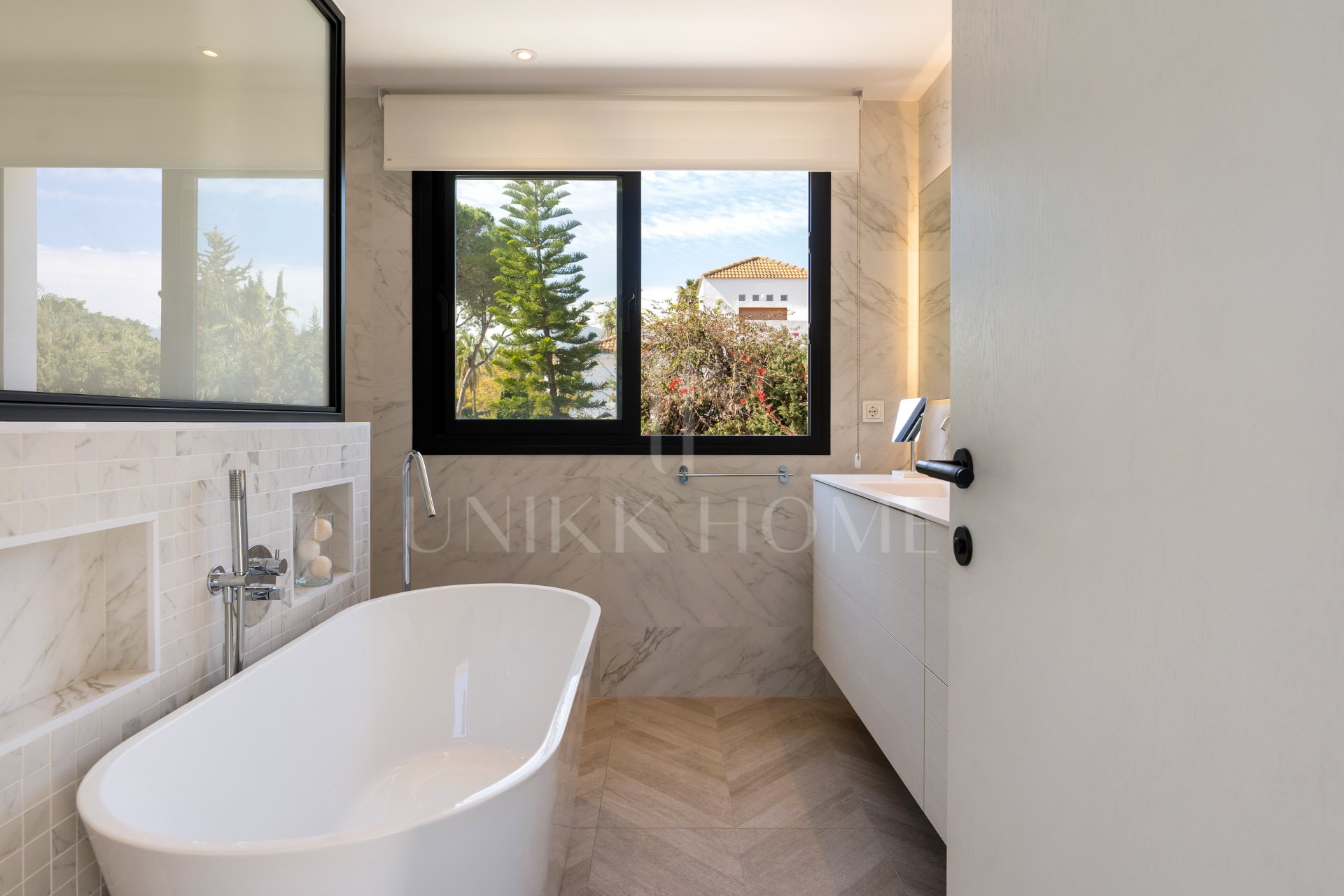 Villa for sale in Las Brisas, Nueva Andalucia