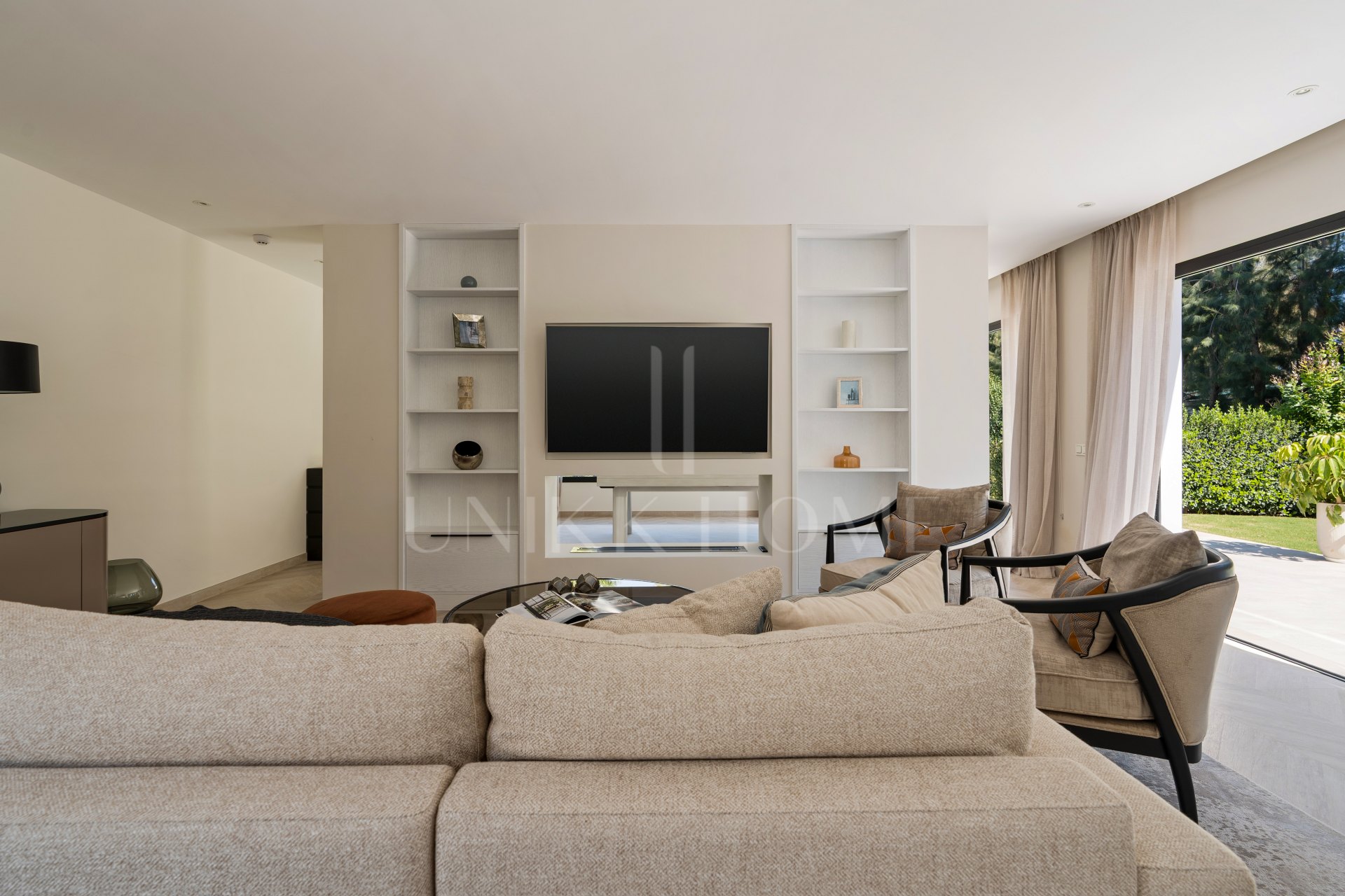 Villa for sale in Las Brisas, Nueva Andalucia