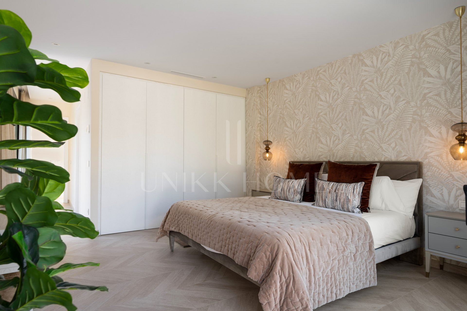 Villa for sale in Las Brisas, Nueva Andalucia