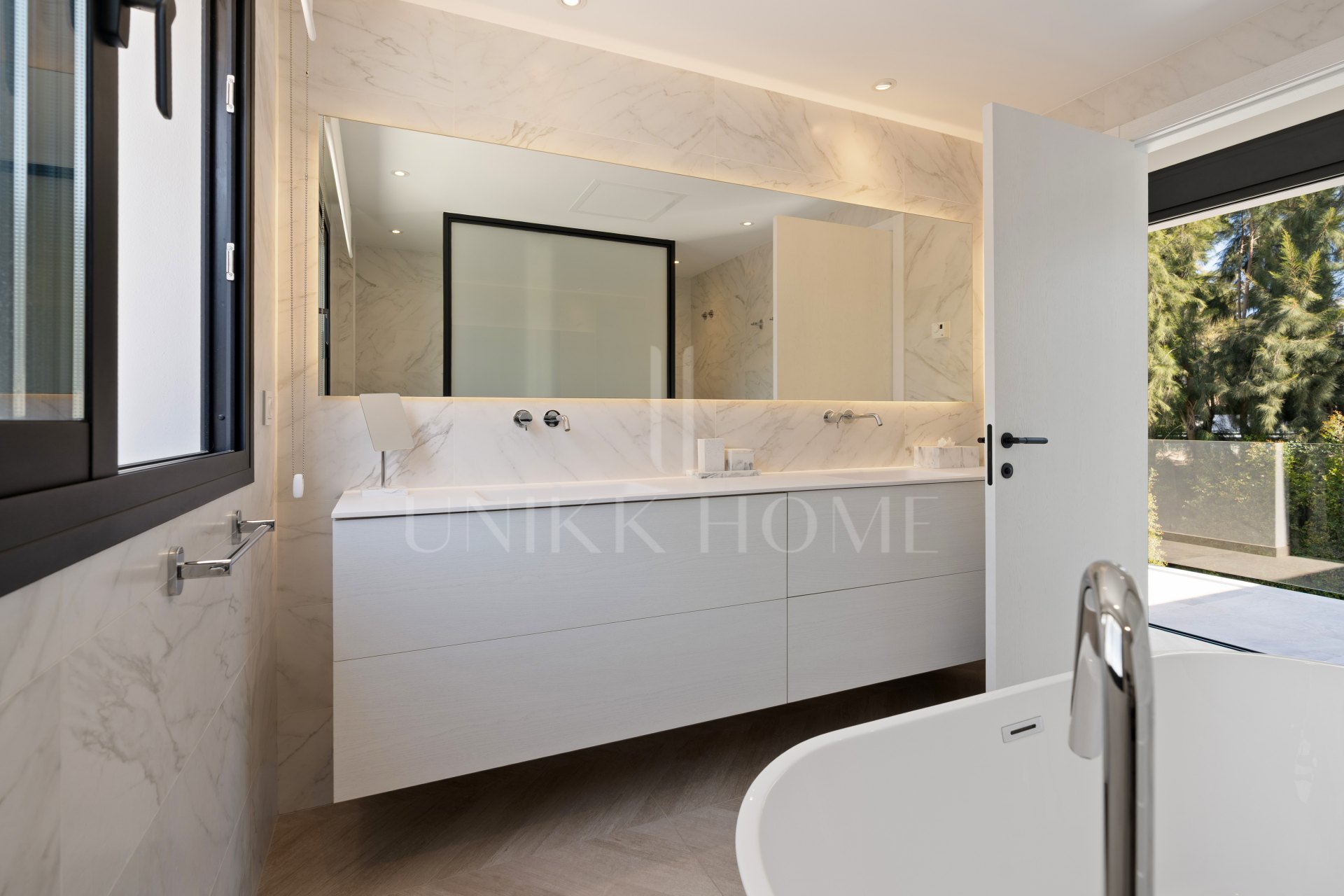 Villa for sale in Las Brisas, Nueva Andalucia