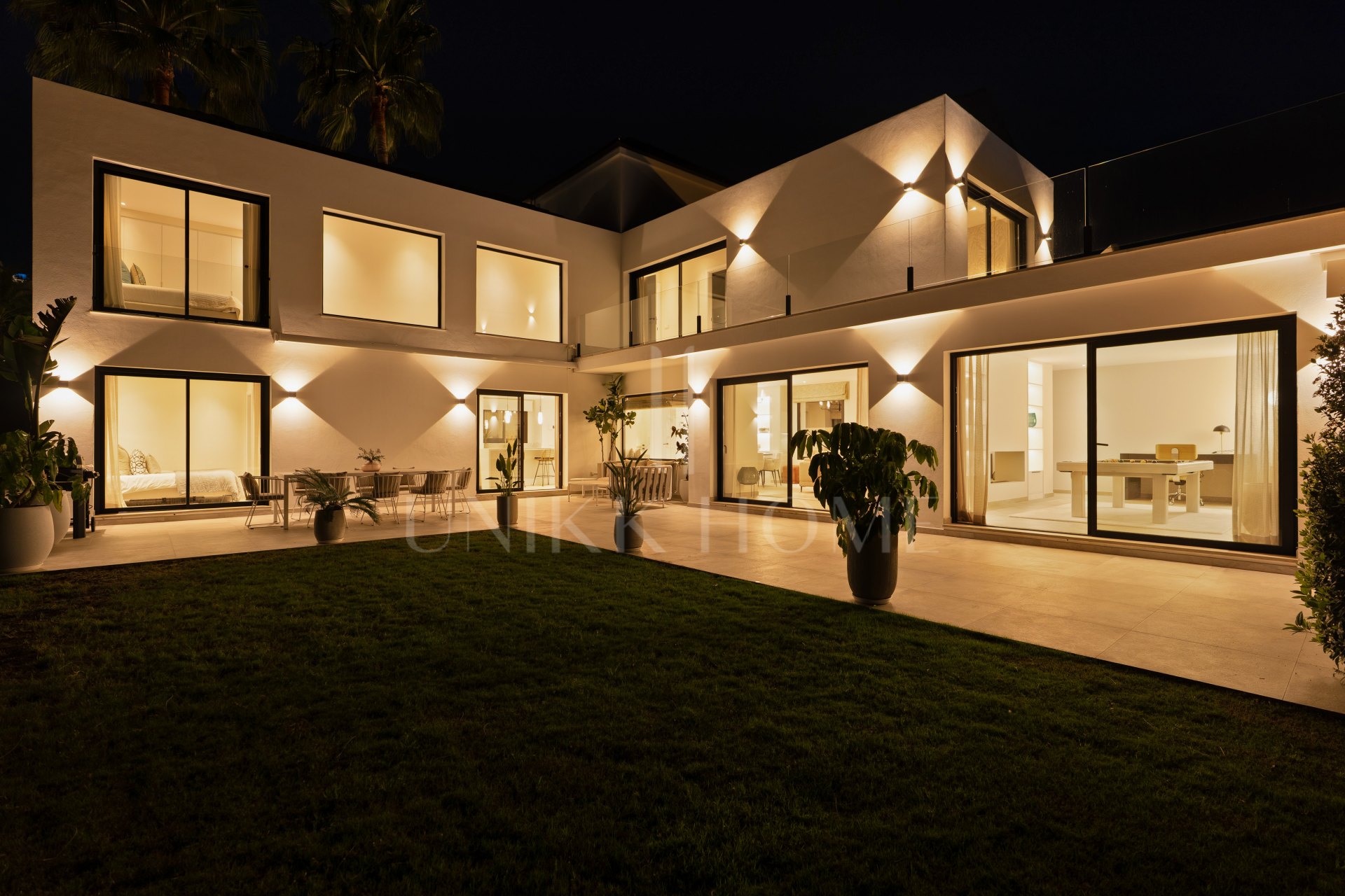 Villa for sale in Las Brisas, Nueva Andalucia