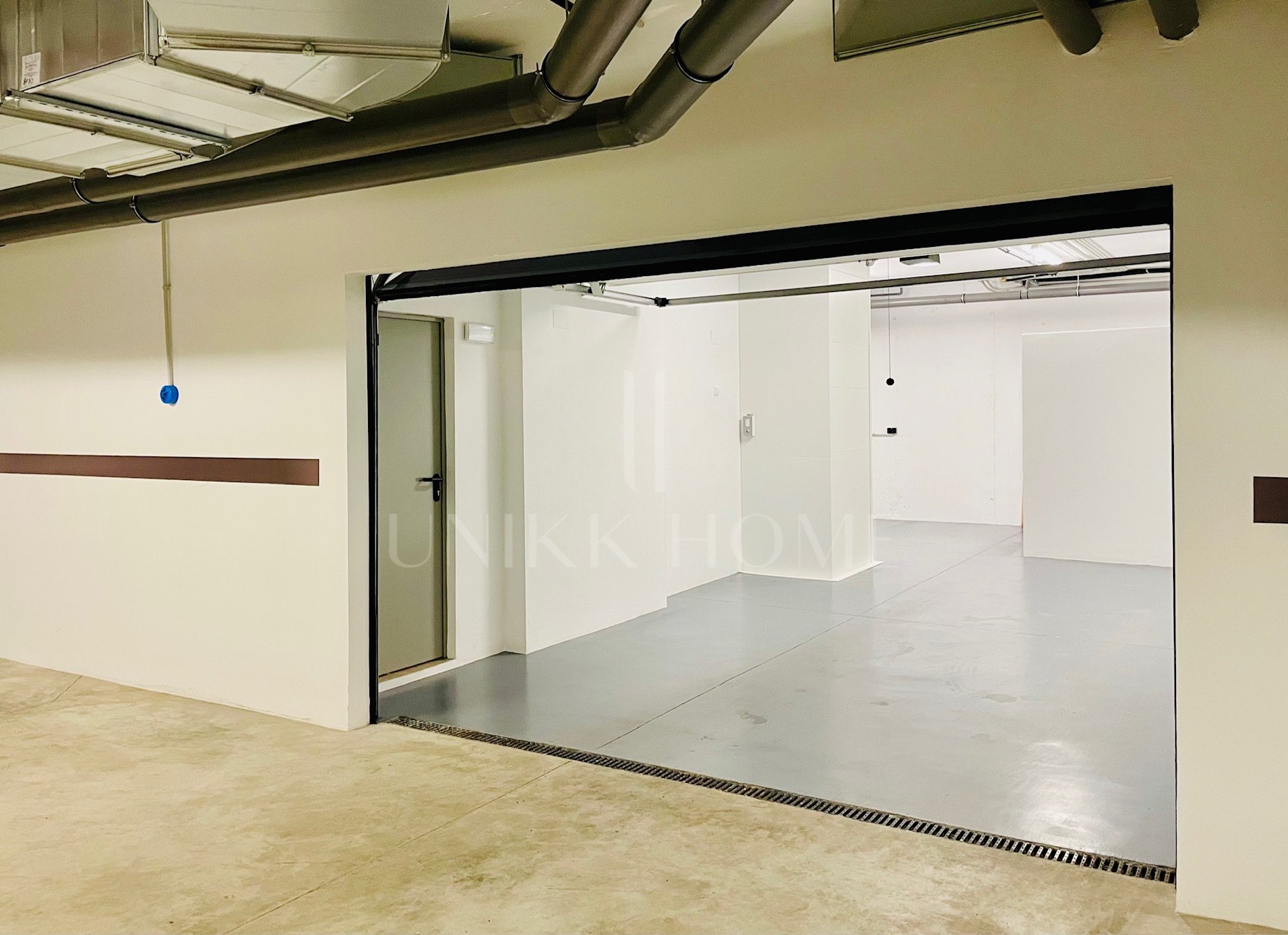 Oportunidad única: lujosa casa adosada con moderno ascensor de cristal en La Cala Golf Resort