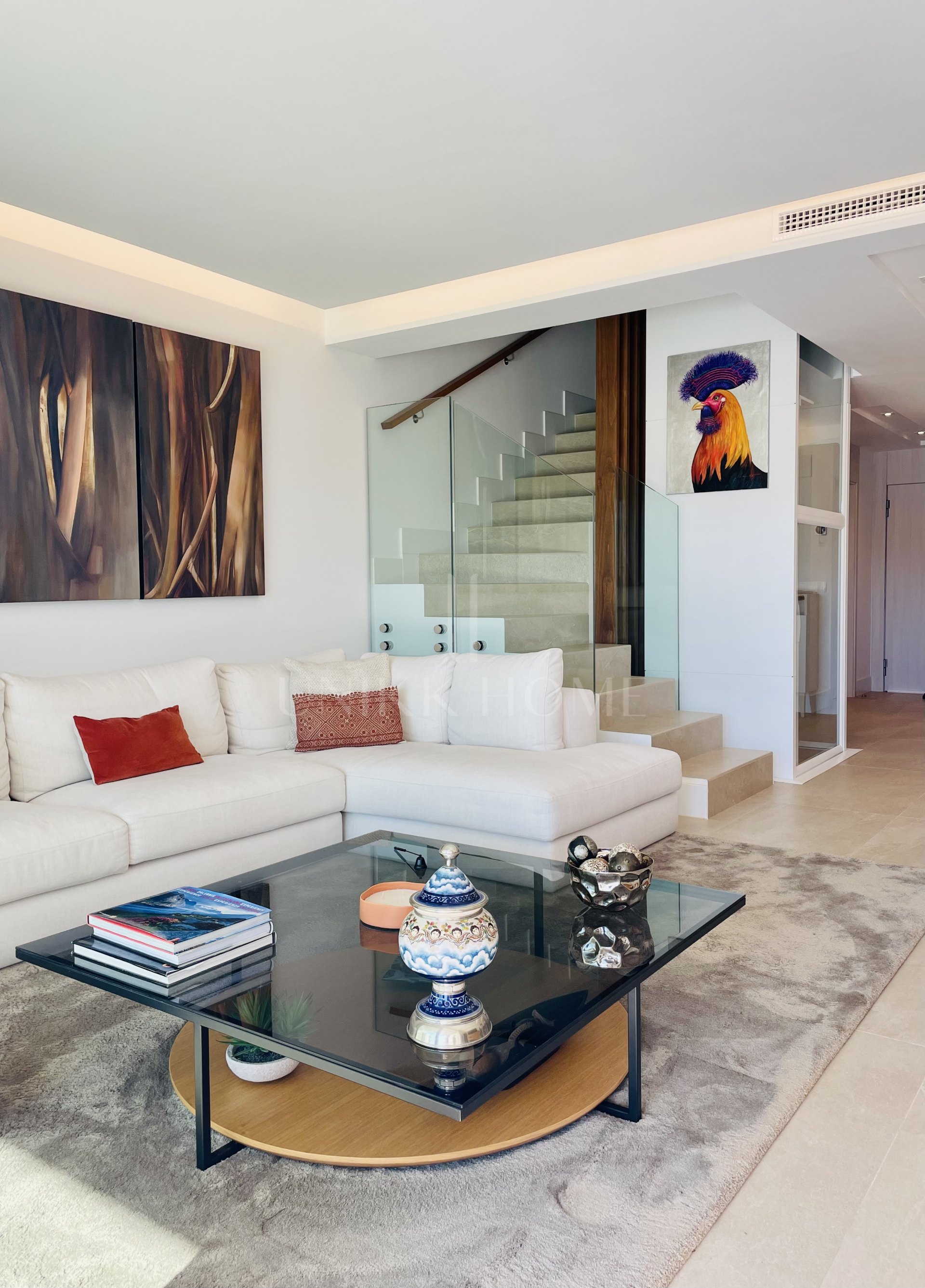 Oportunidad única: lujosa casa adosada con moderno ascensor de cristal en La Cala Golf Resort