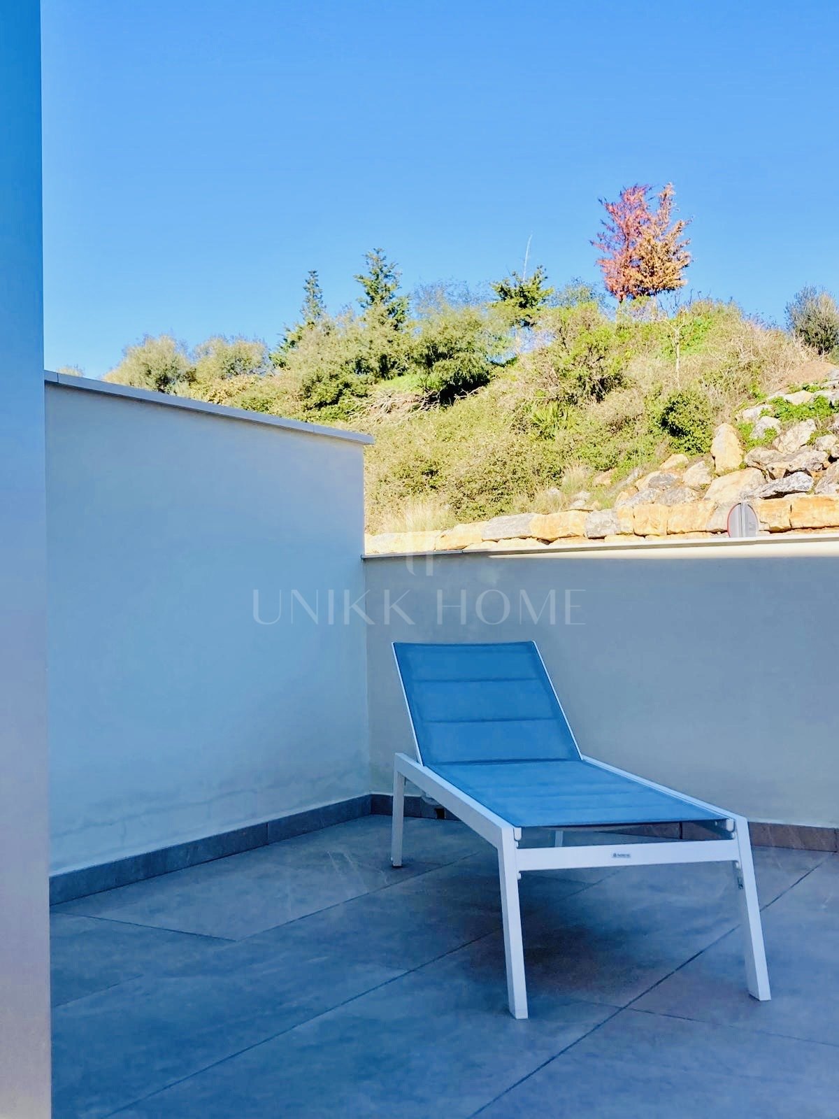 Oportunidad única: lujosa casa adosada con moderno ascensor de cristal en La Cala Golf Resort