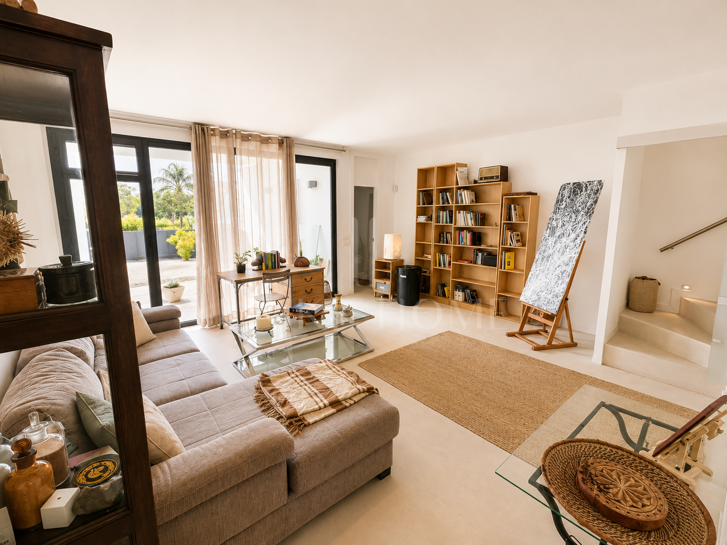 Contemporary townhouse with private pool and solarium in Polo Sur. A family and versatile semi-detached house with author architecture, private pool and solarium, in one of the most unique residential enclaves of San Enrique de Guadiaro.